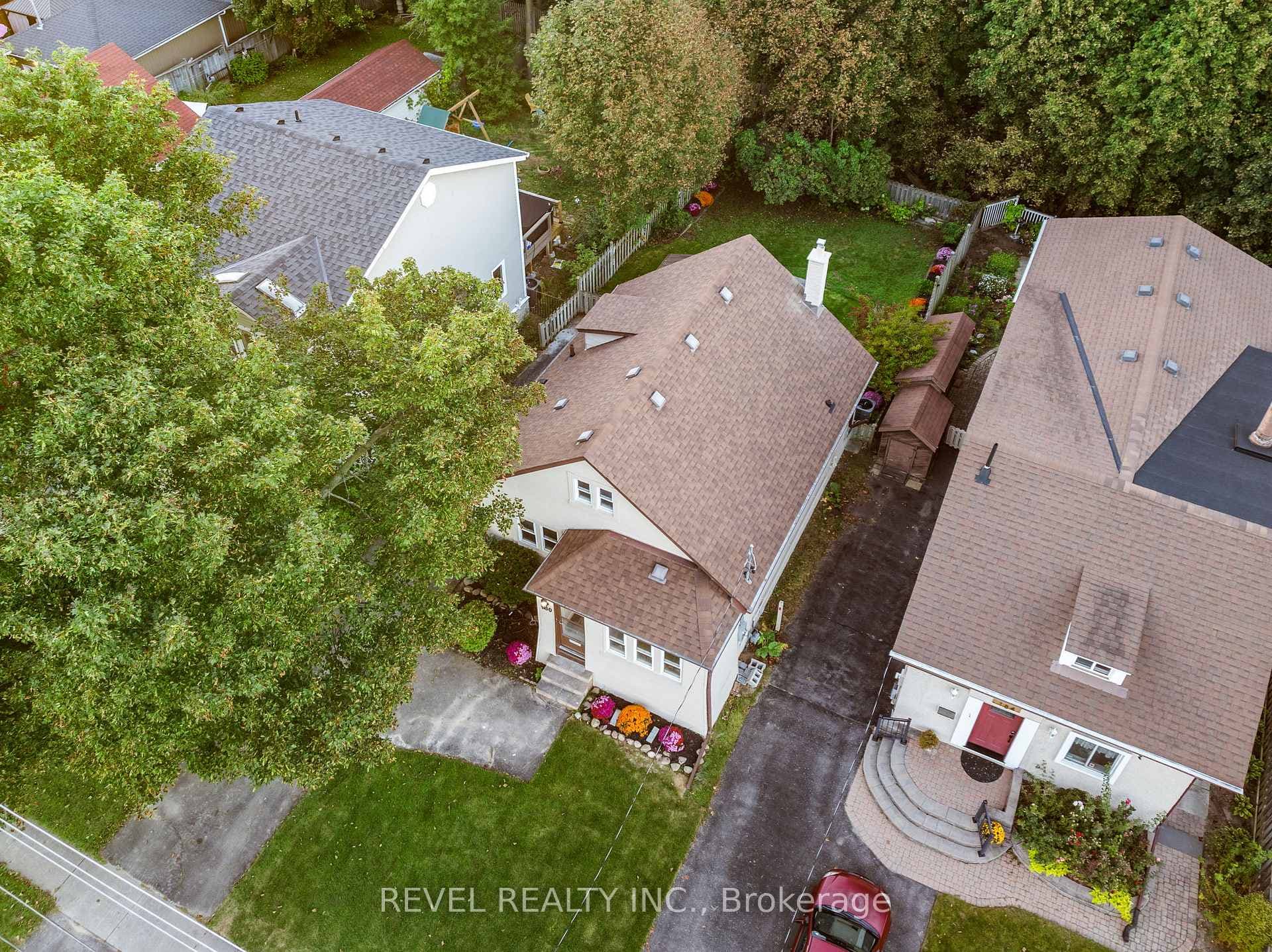 180 Hillcroft Street photo 3