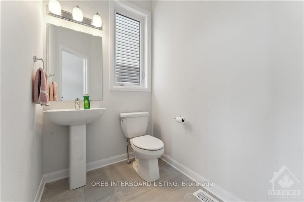 168 GOSLING Crescent photo 12