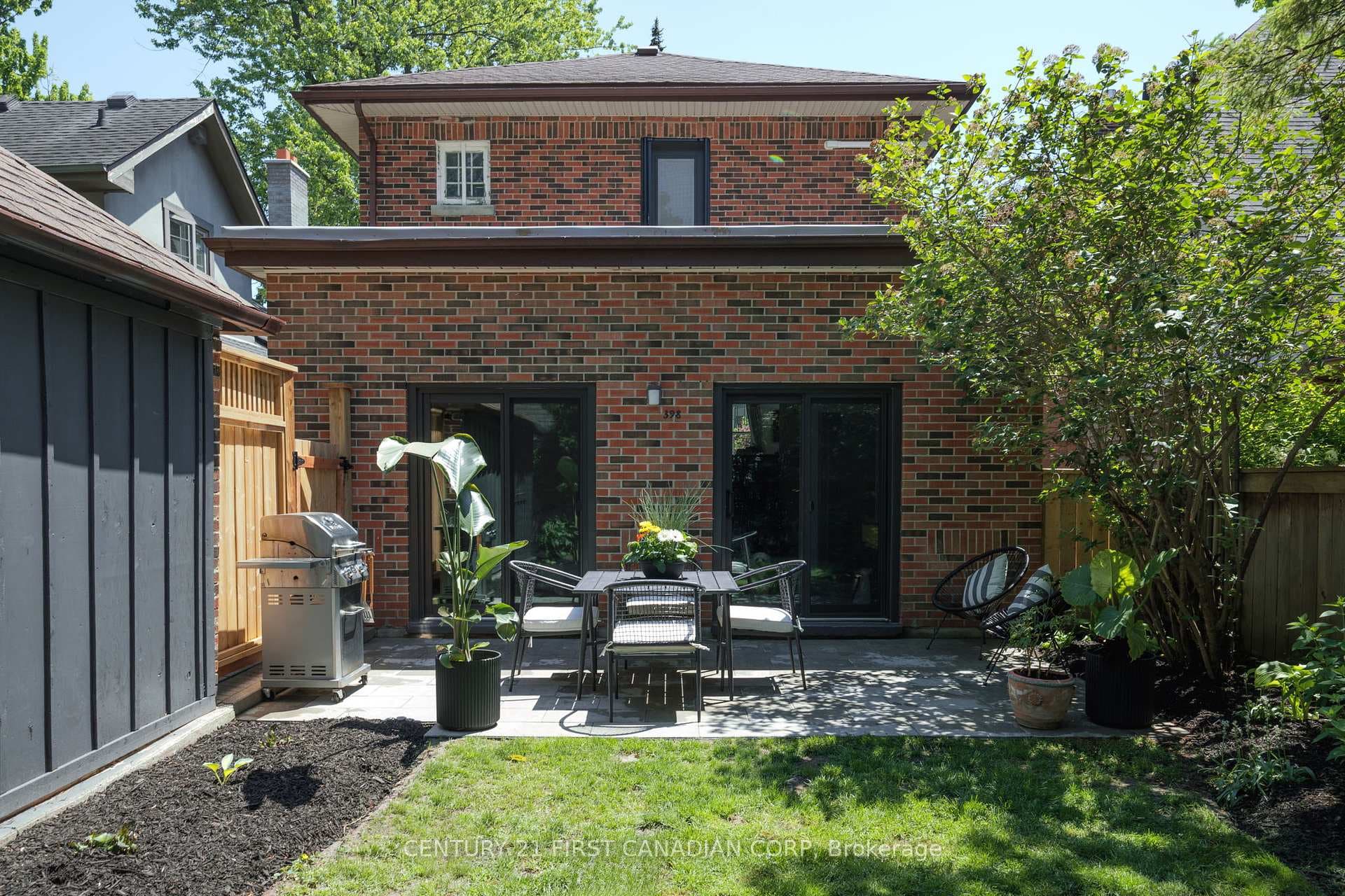 398 Victoria Street photo 33