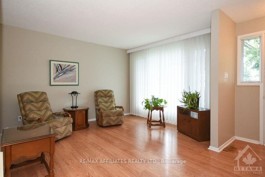 1327 MAXIME Street photo 11