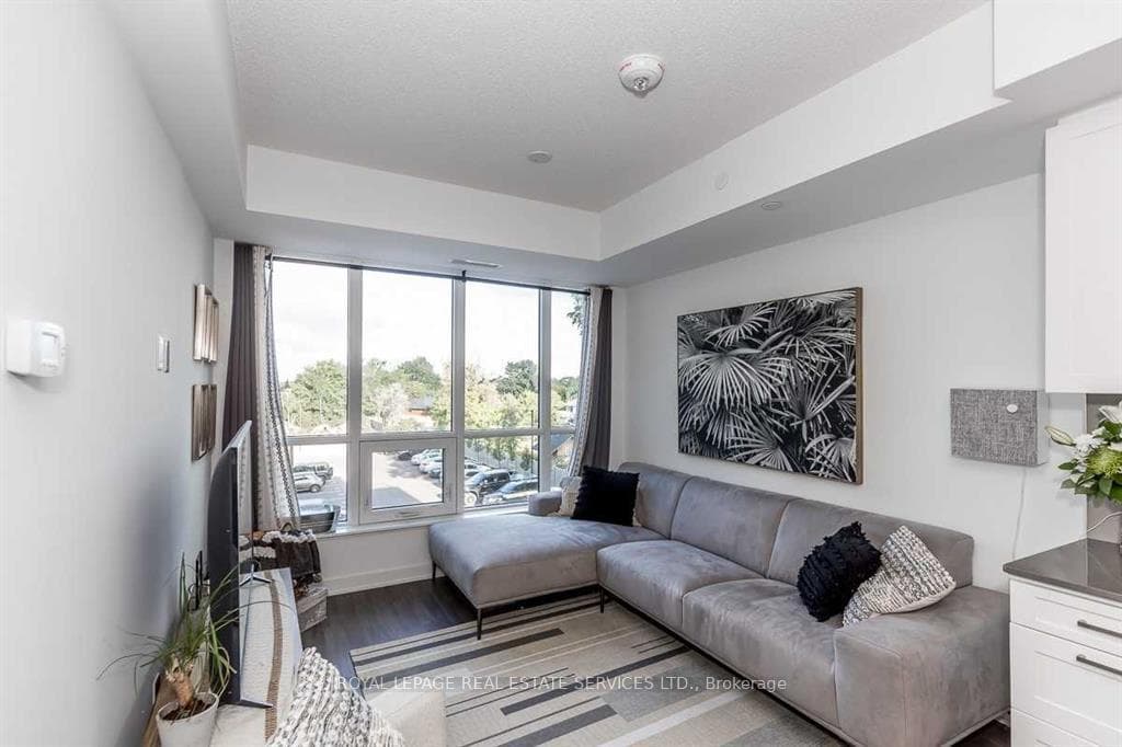 681 Yonge Street Unit 203 photo 9