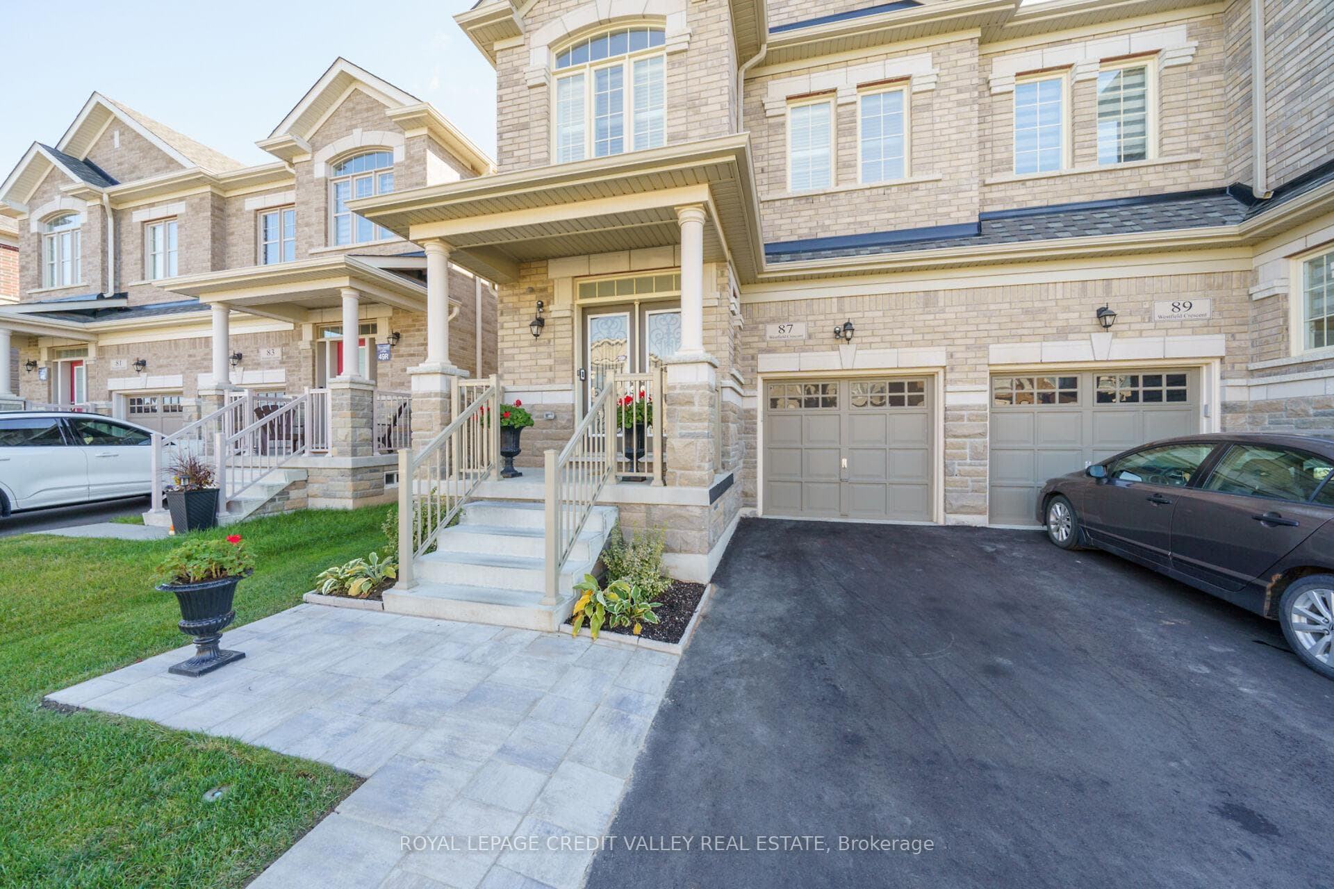 87 Westfield Crescent photo 2