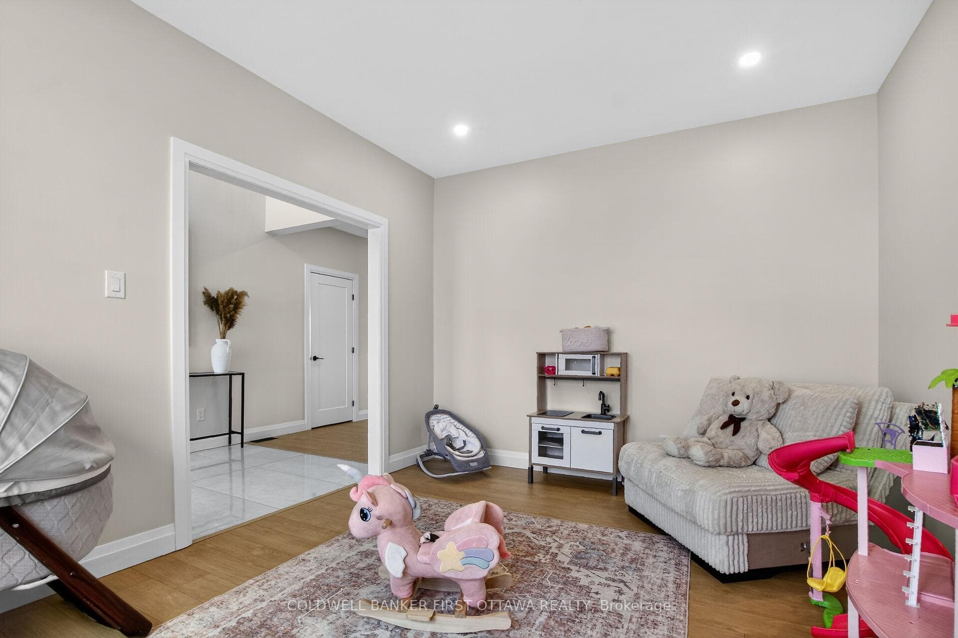 207 Owen Lucas Street photo 7
