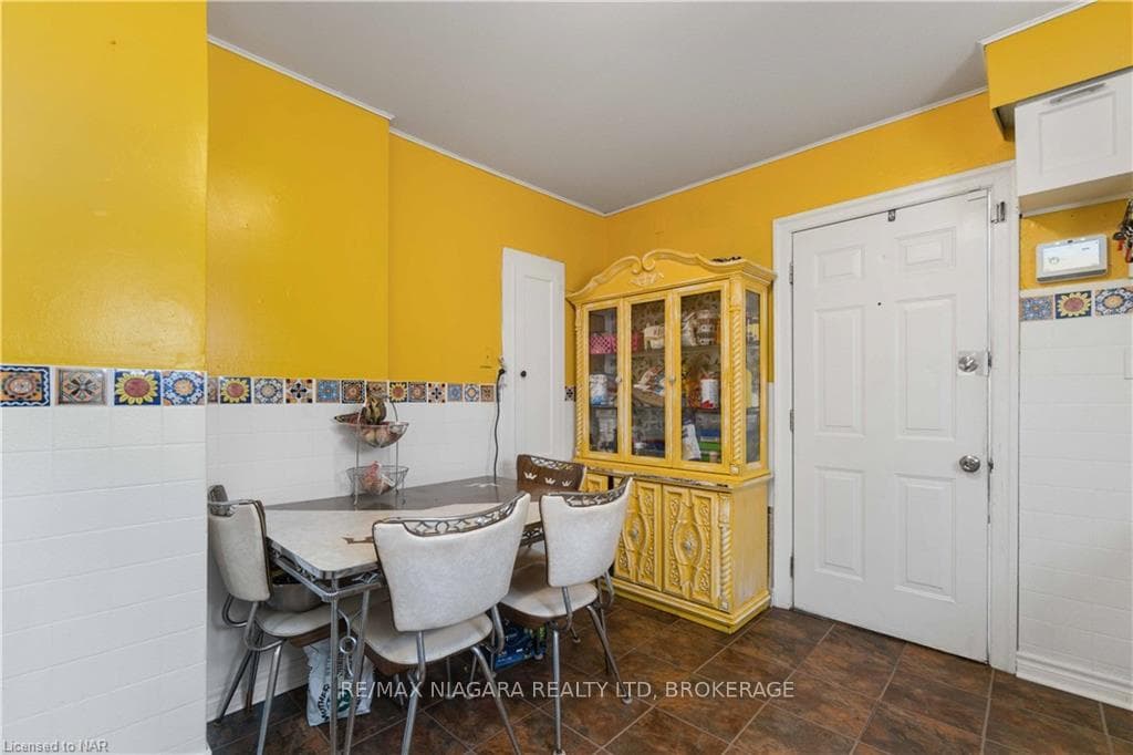 48 MYRTLE Avenue photo 13