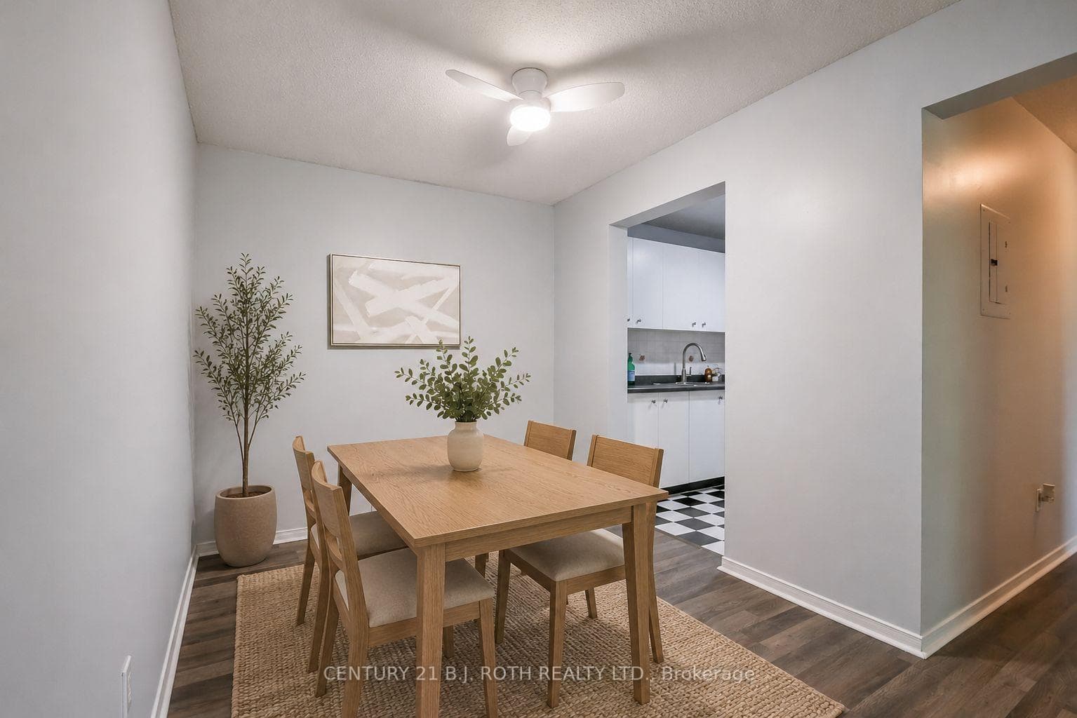 Virtually staged dining room