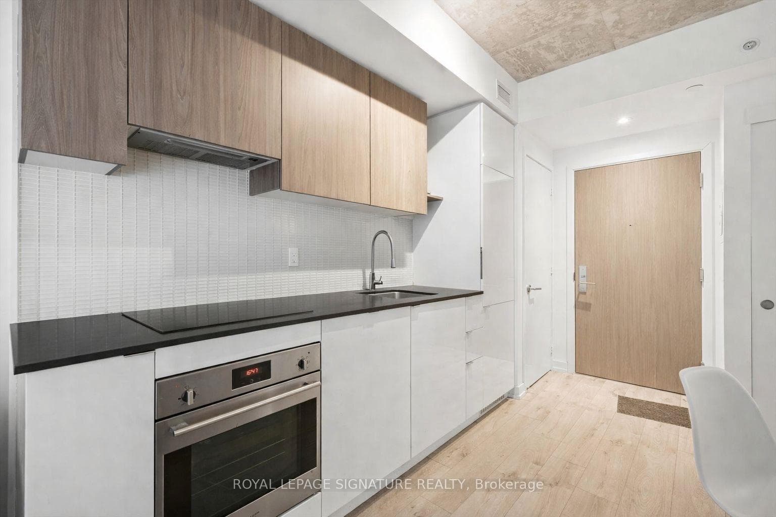 161 Roehampton Avenue Unit 322 photo 3