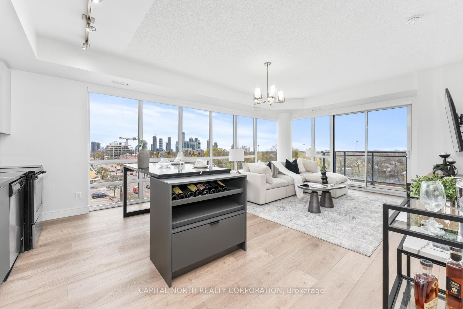 760 The Queensway N/A Unit 608 photo 3