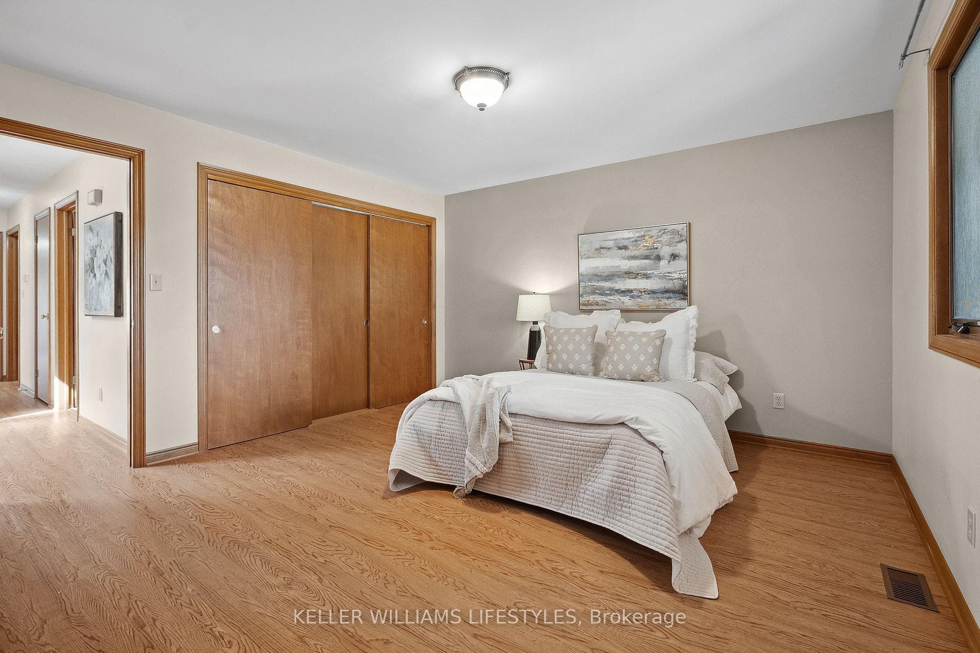 437 Drury Lane photo 22
