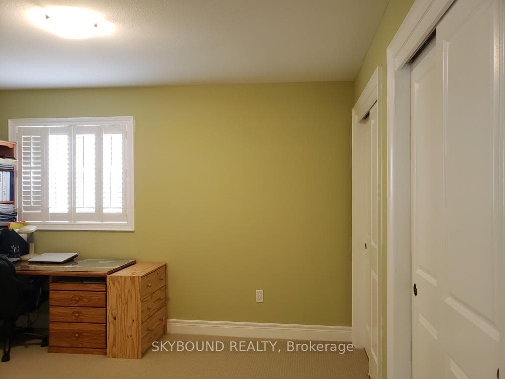 400 Hummel Crescent photo 13