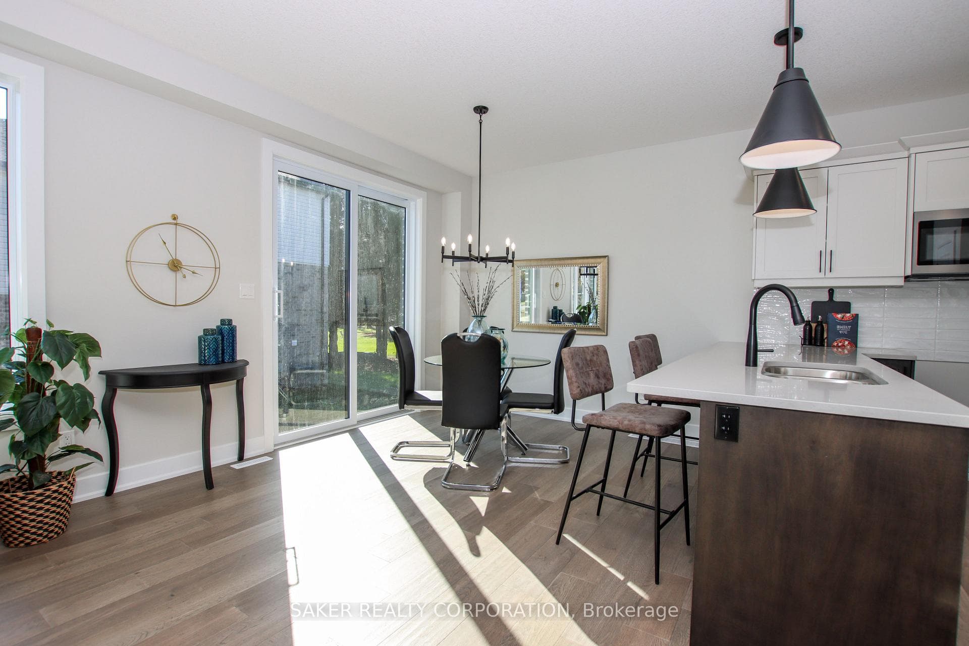 593 REGENT Street photo 8