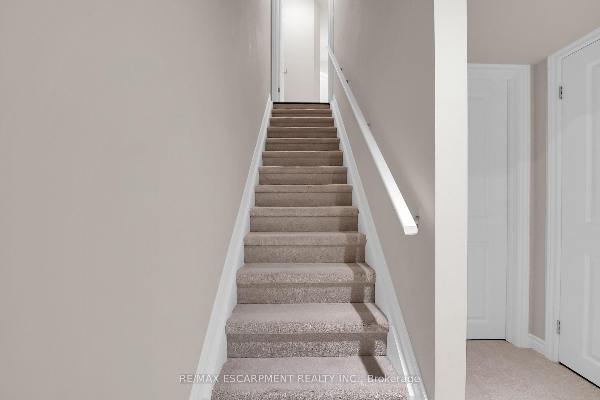 137 Kinsman Drive photo 36