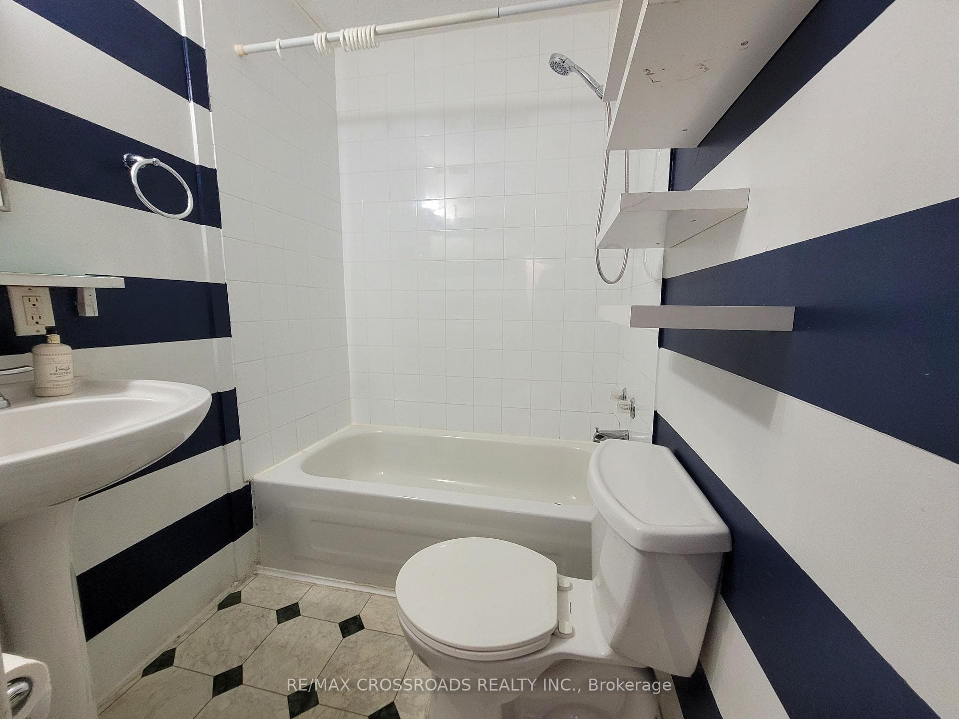 124 Major Mackenzie Drive Unit Main photo 10