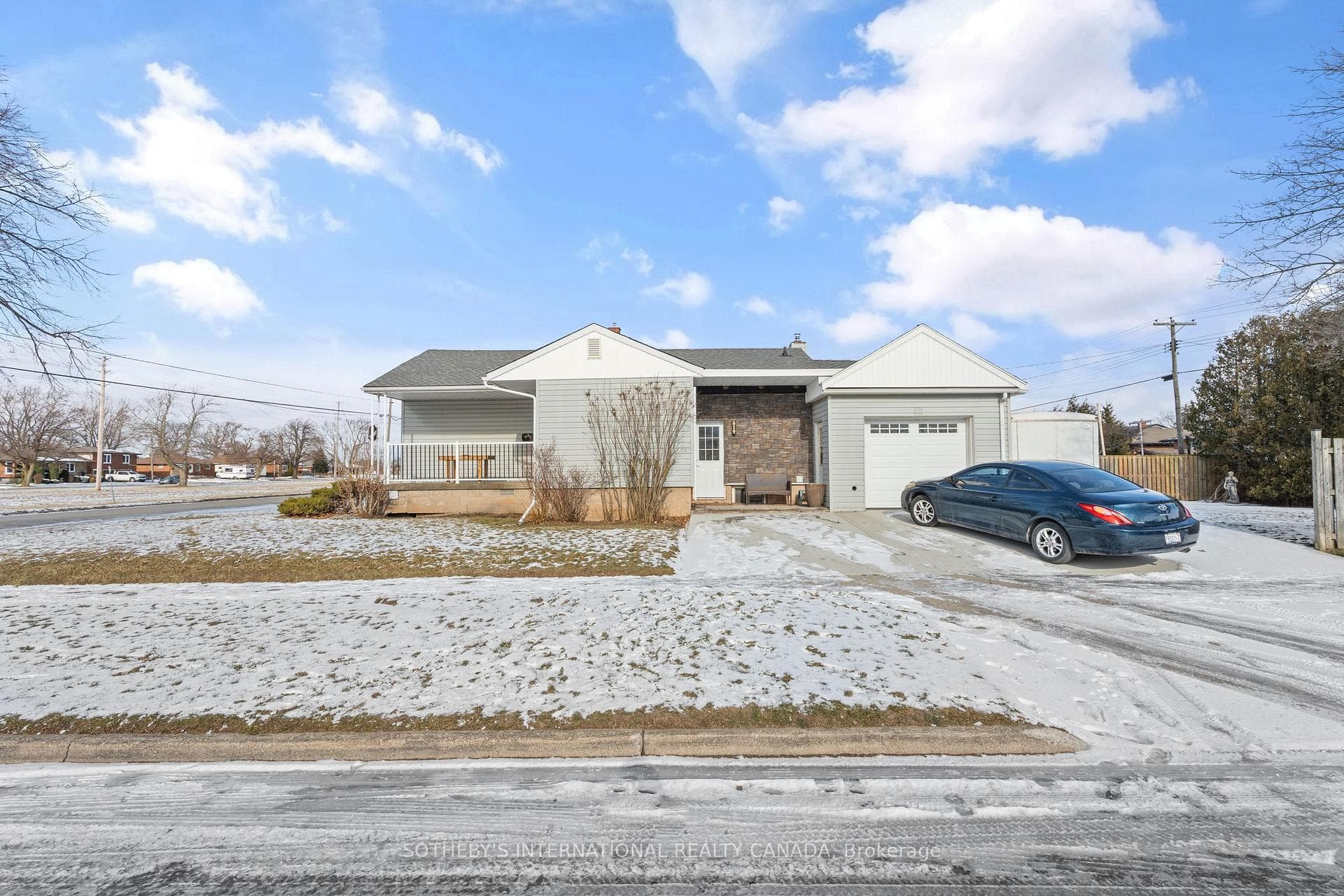 104 Golden Boulevard photo 3