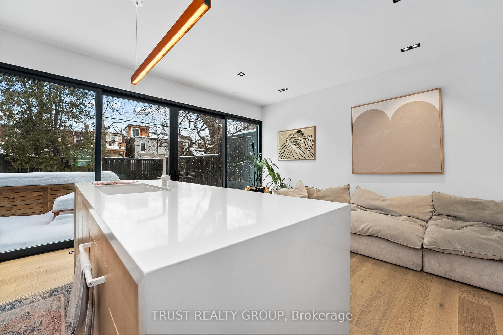 29 Perth Avenue photo 12