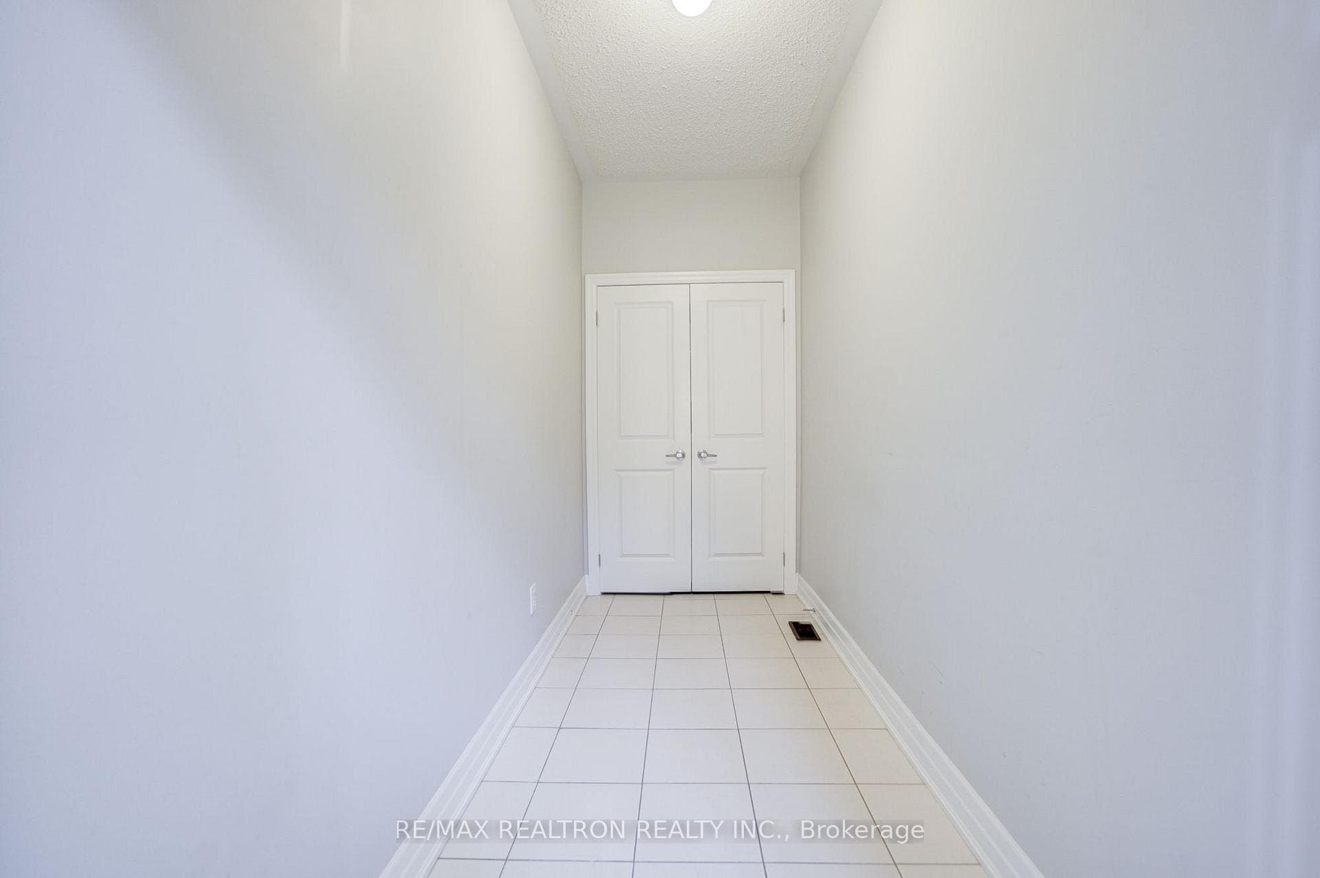 48 Robert Wilson Crescent photo 8