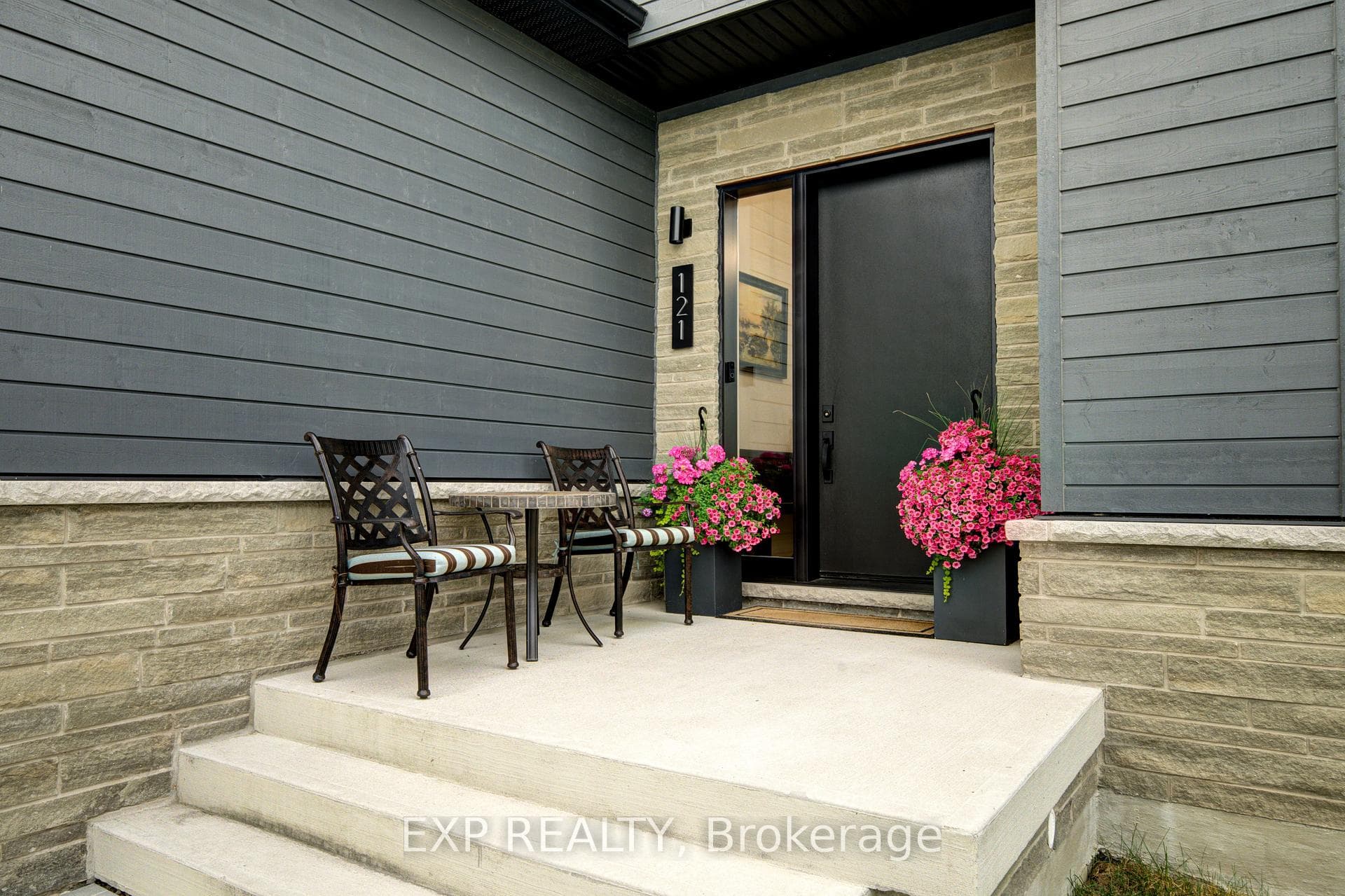 121 Sladden Court photo 11
