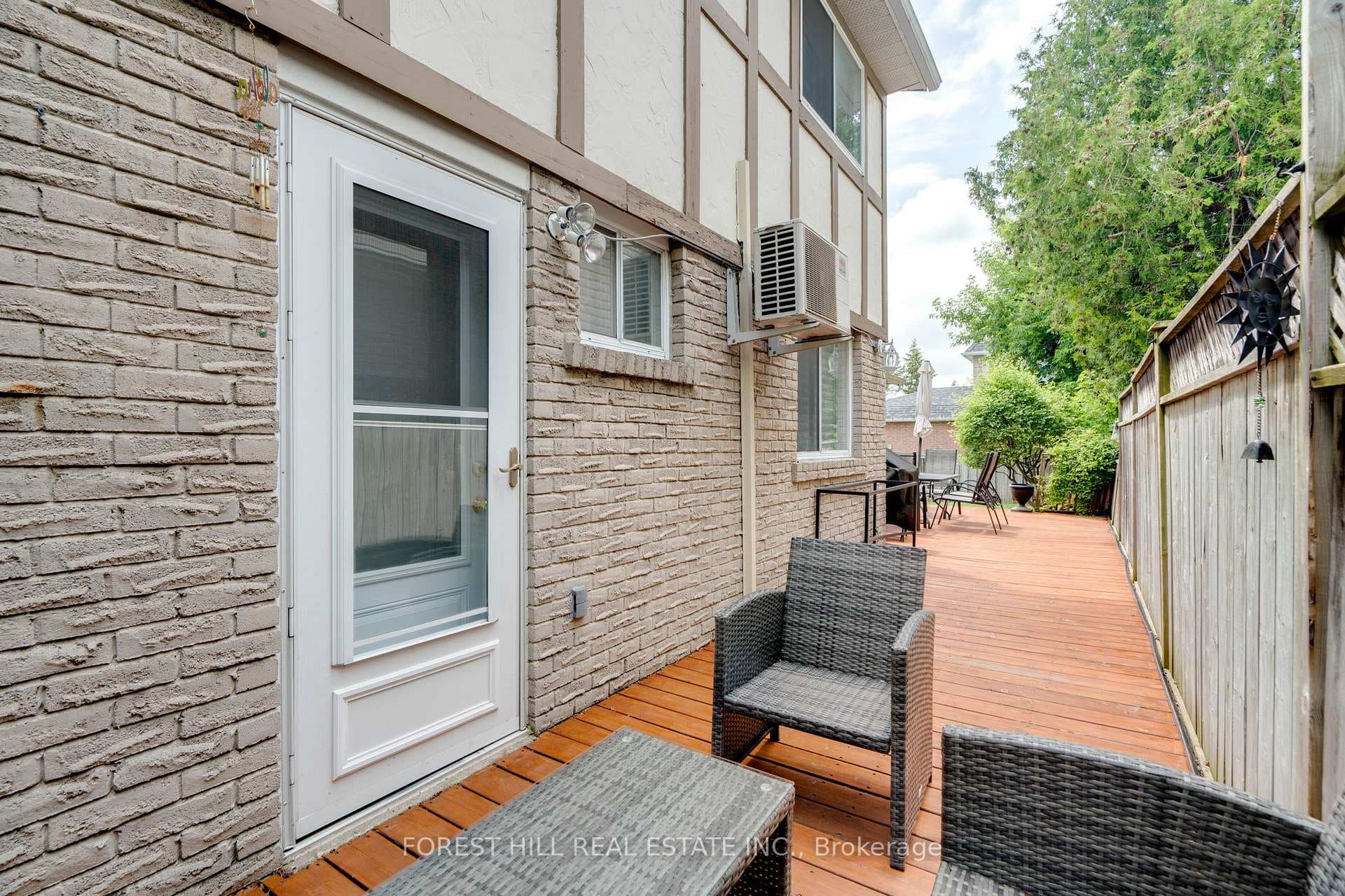 143 Holm Crescent photo 32