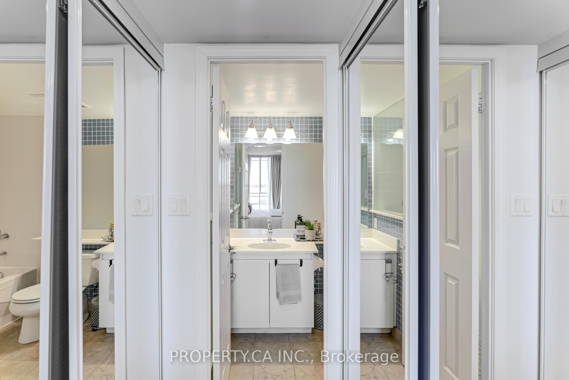 230 Queens Quay Unit 625 photo 14