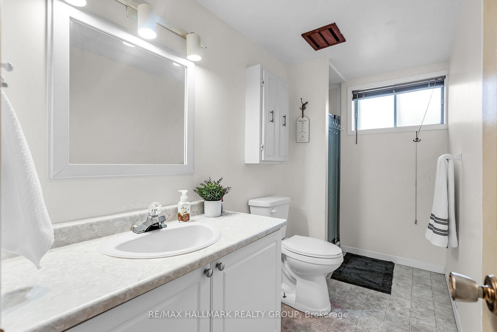 1407 Walton Street photo 35