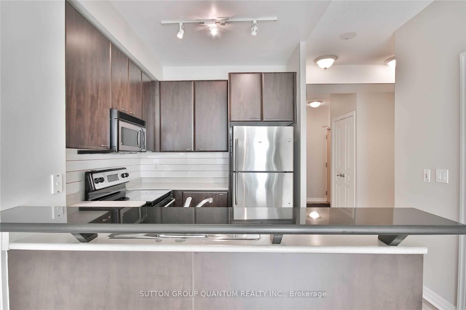 220 Burnhamthorpe Road Unit 2205 photo 18