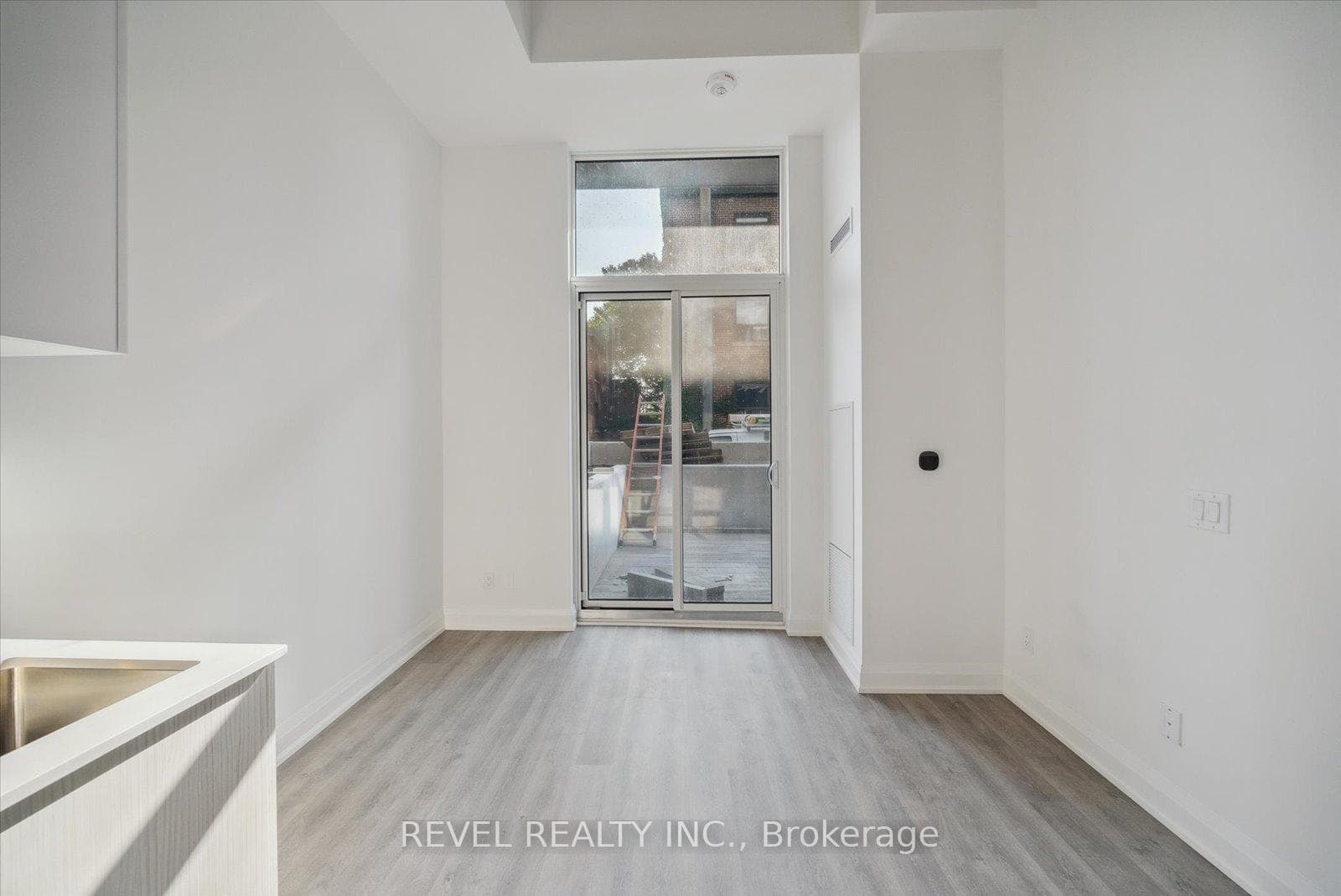 2369 Danforth Avenue Unit 102 photo 17