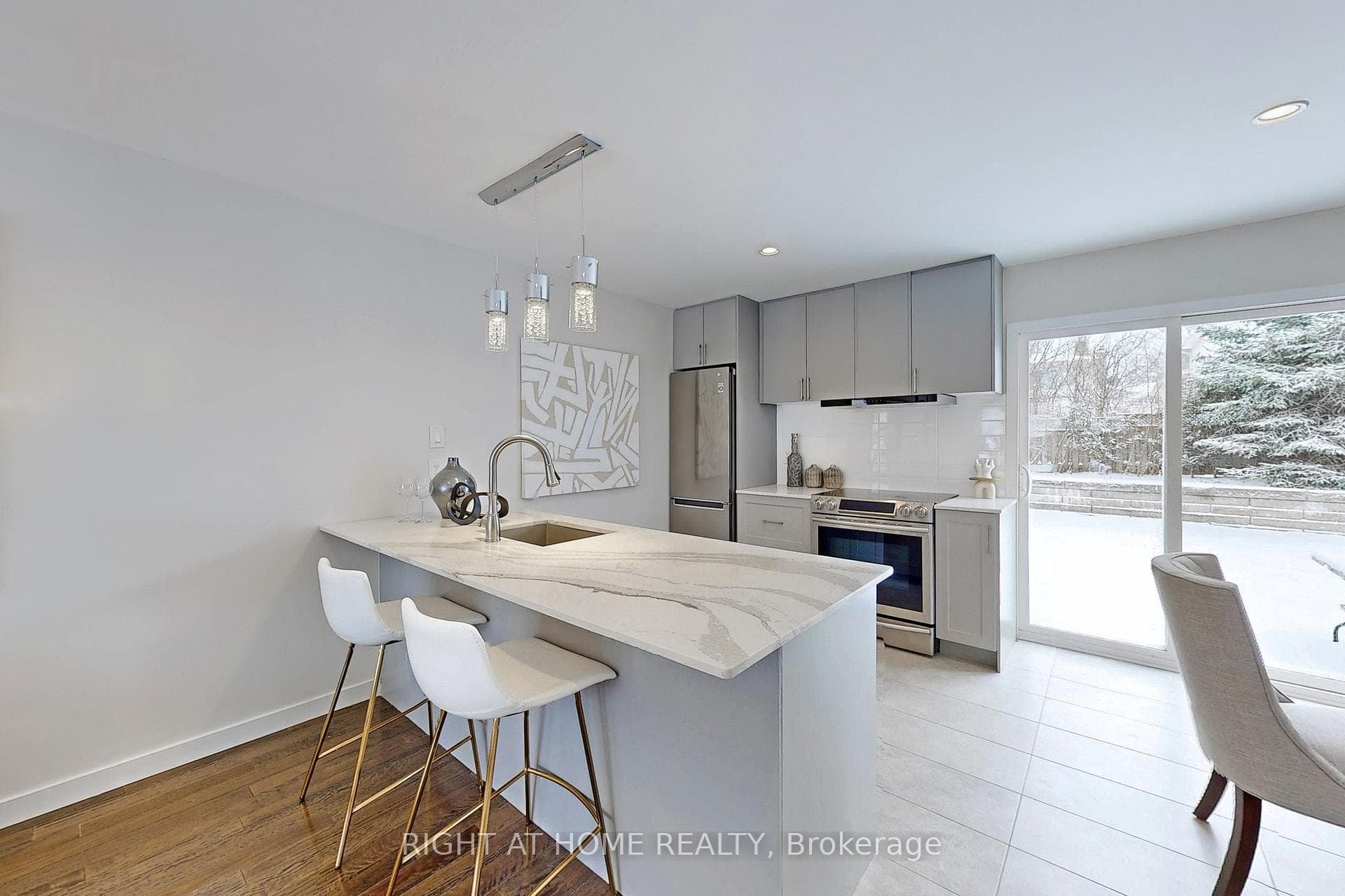 216 Talbot Crescent photo 10