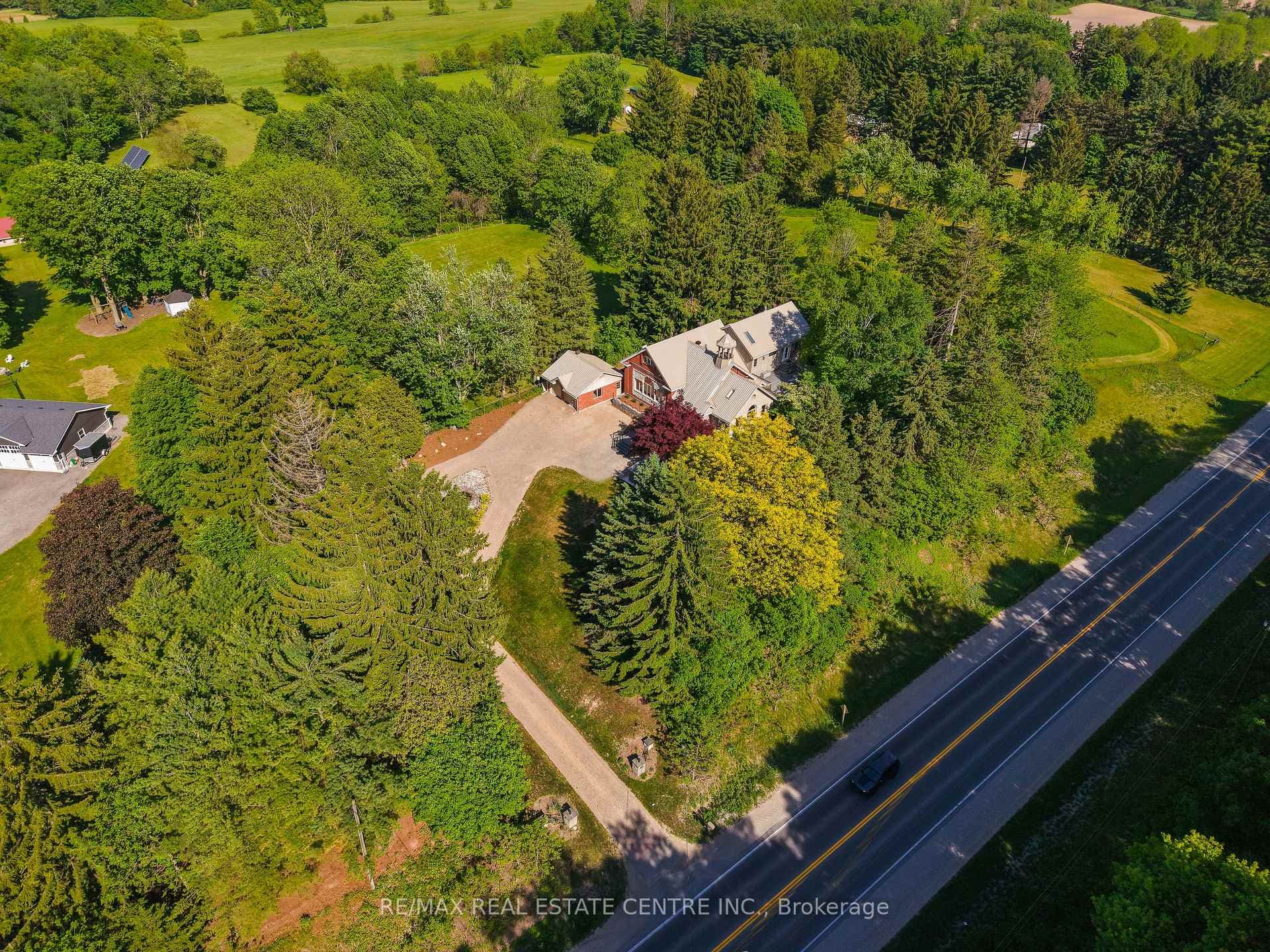 1560 Elgin Road photo 5