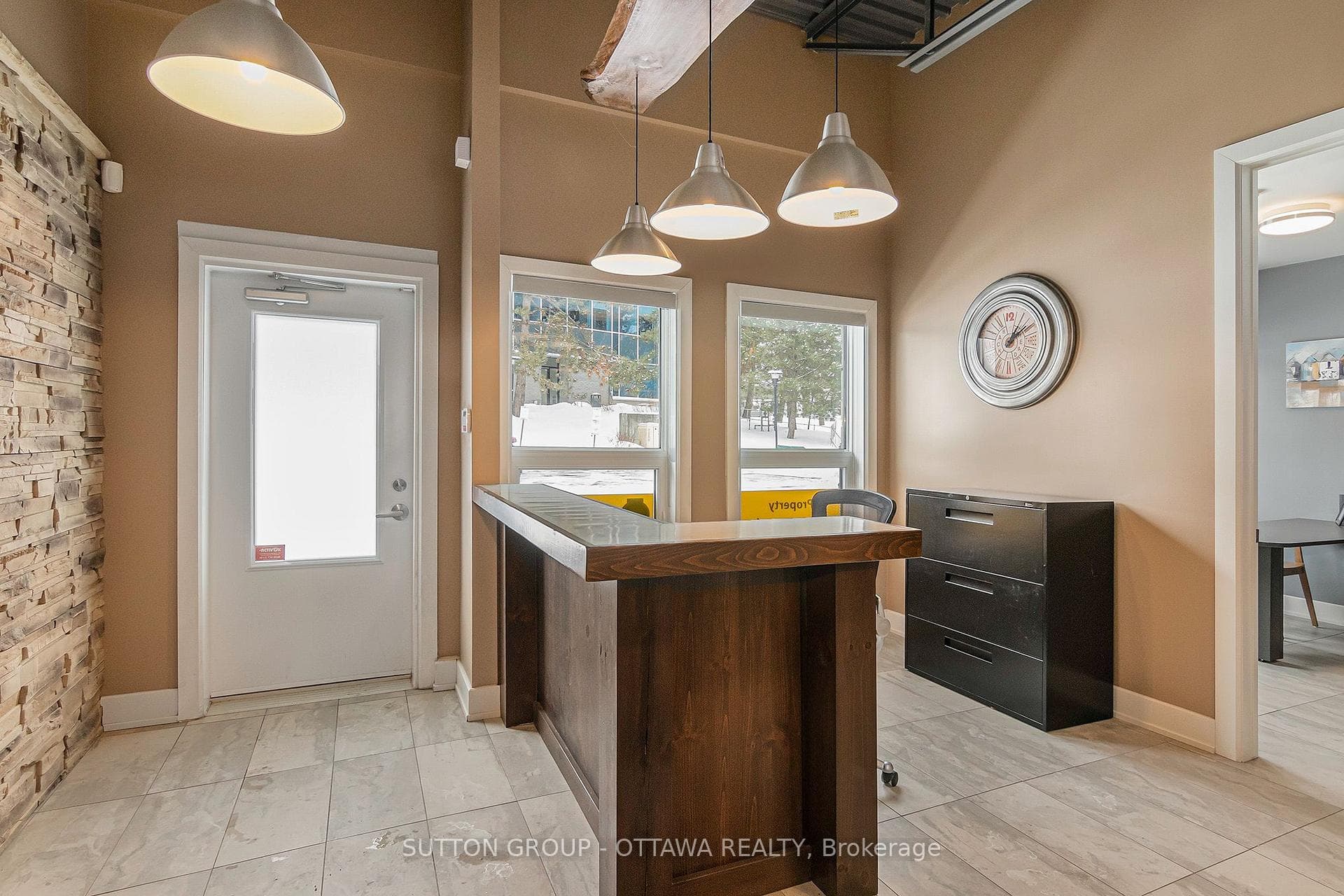 2285 St Laurent Boulevard Unit D19 photo 2