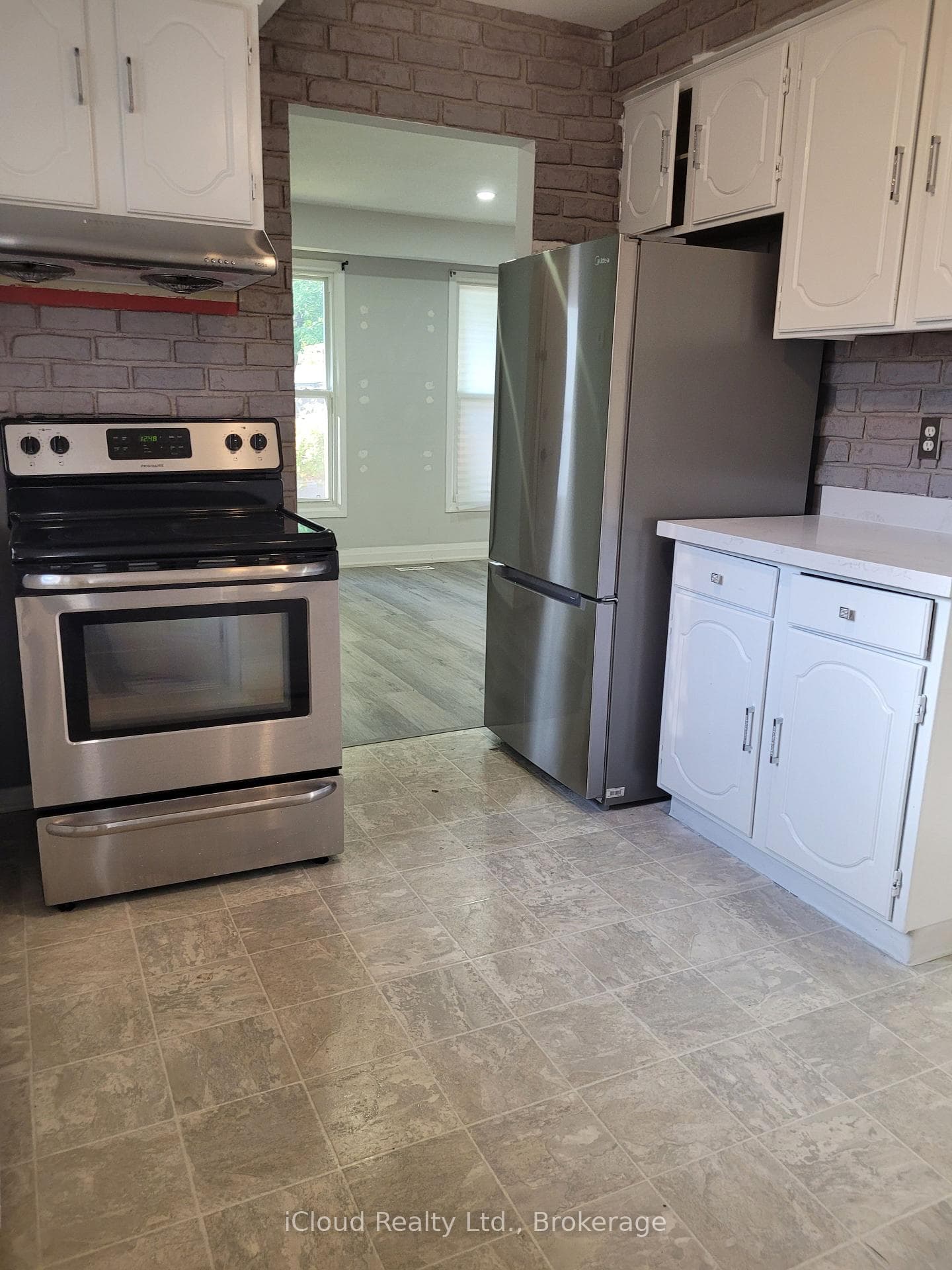 8087 Aintree Drive photo 14