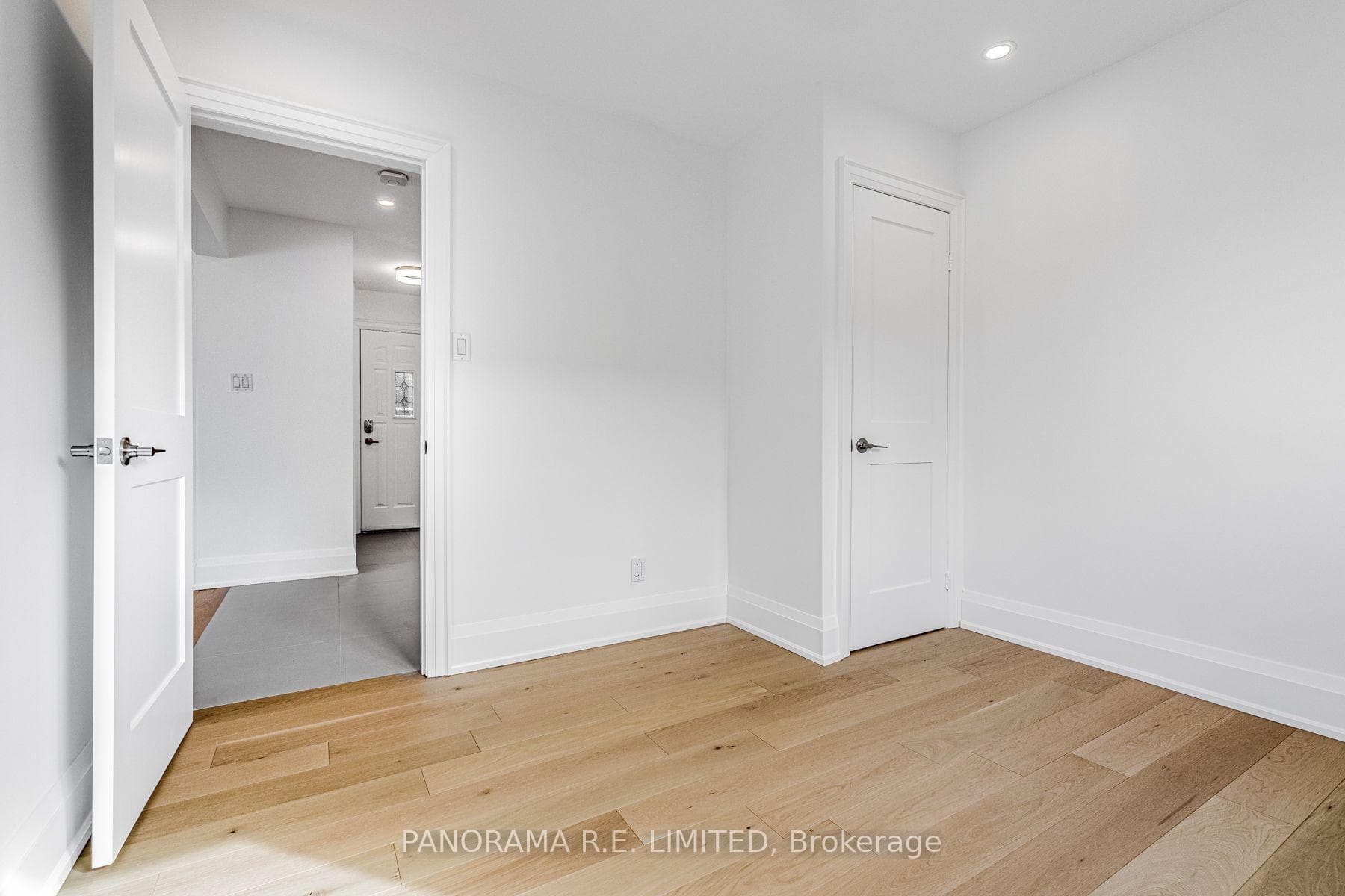 674 Netherton Crescent Unit Lower photo 6