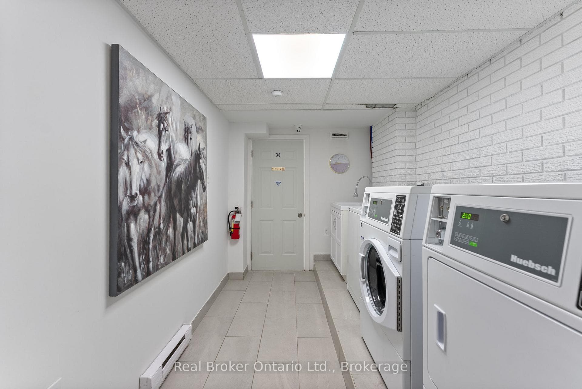 985 Kingsway Drive Unit 5 photo 17