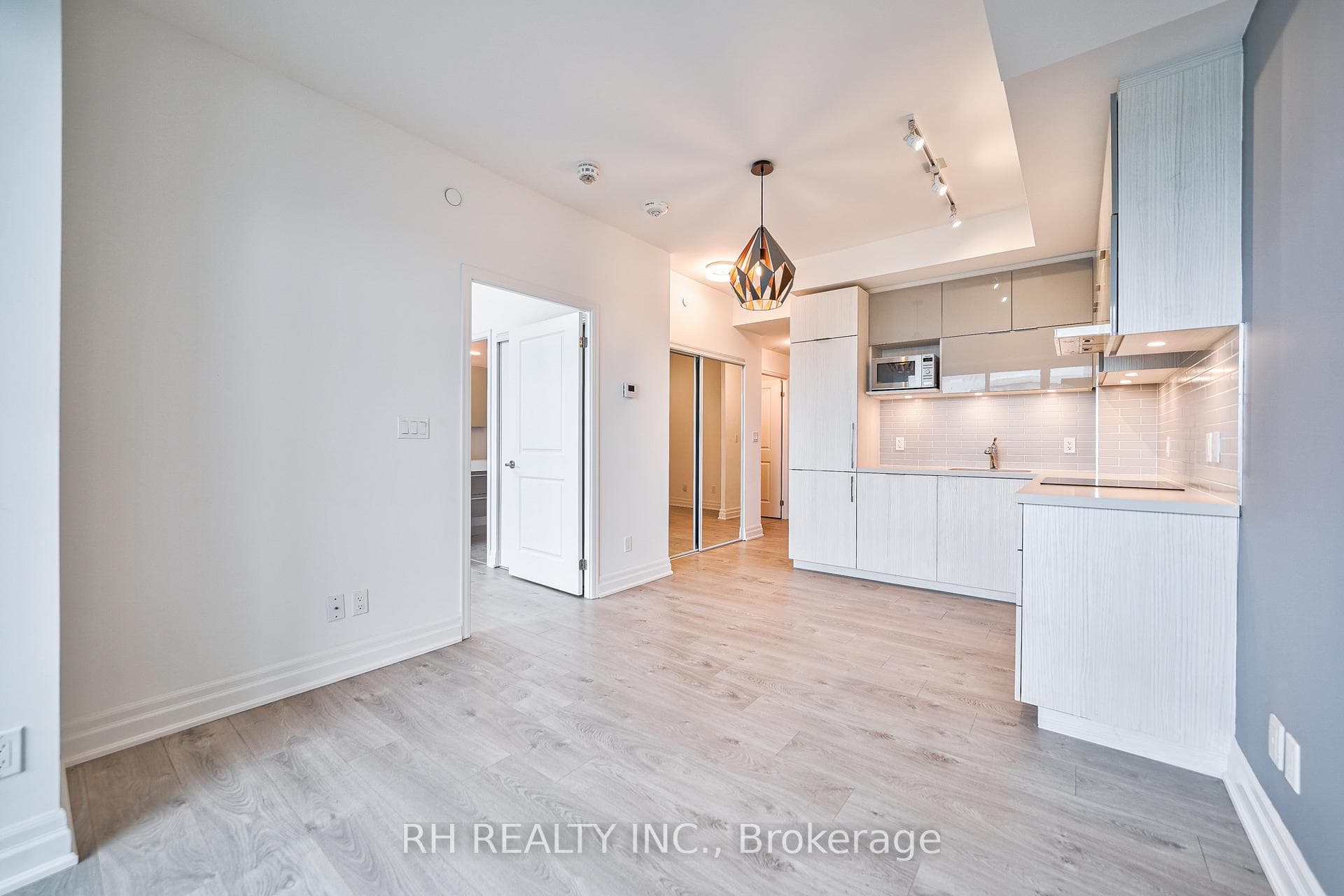 10 Rouge Valley Drive Unit 710A photo 22