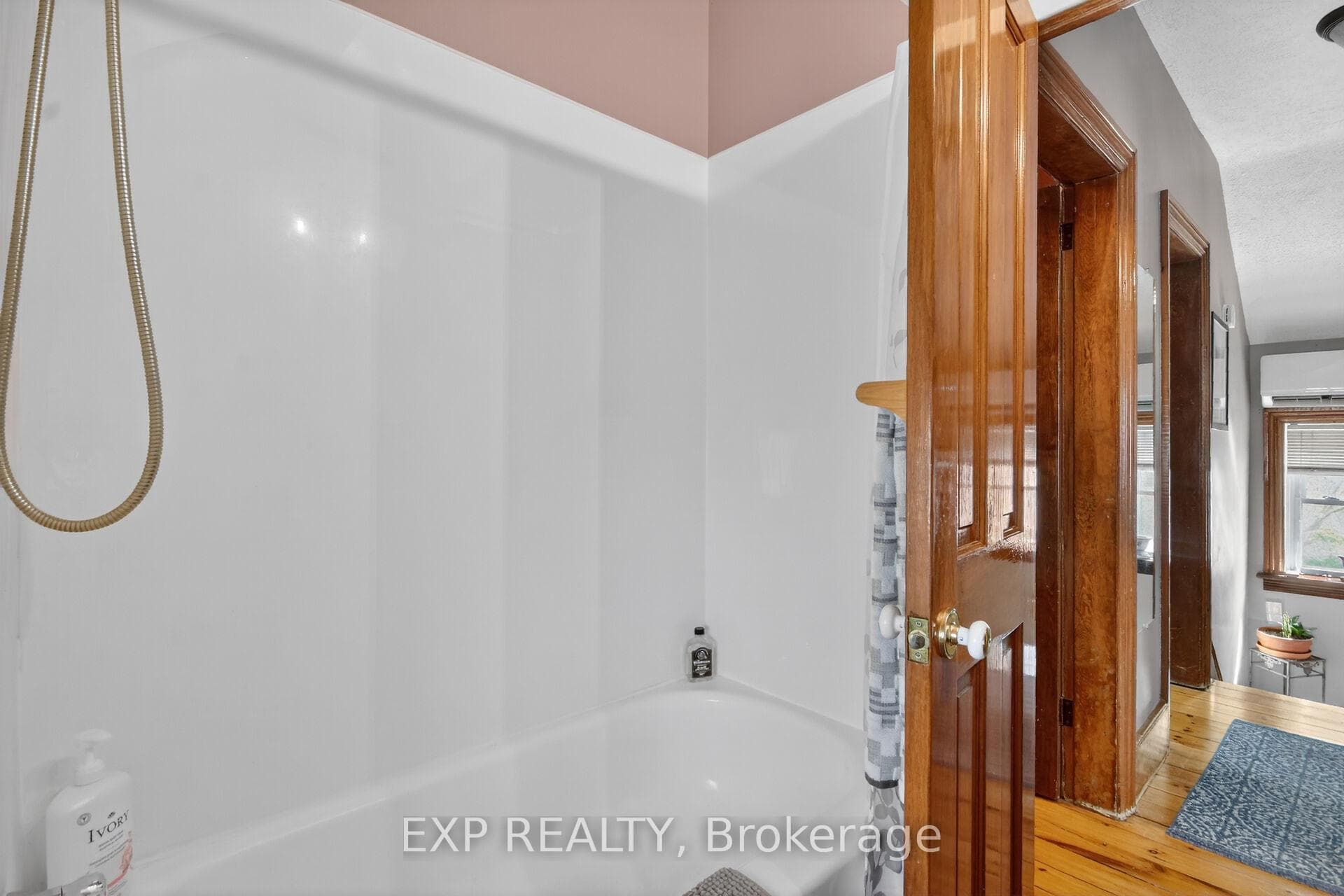 82 Munro Street photo 28