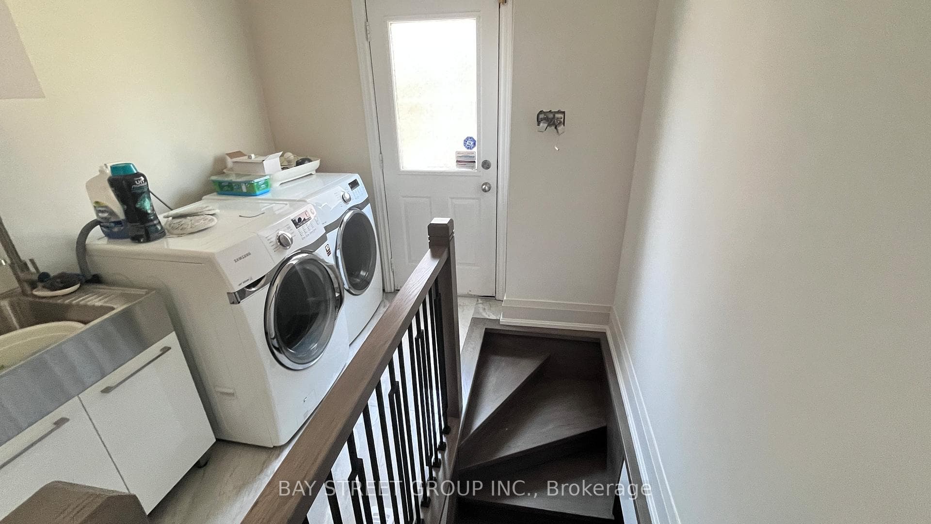 2143 Rodick Road photo 3