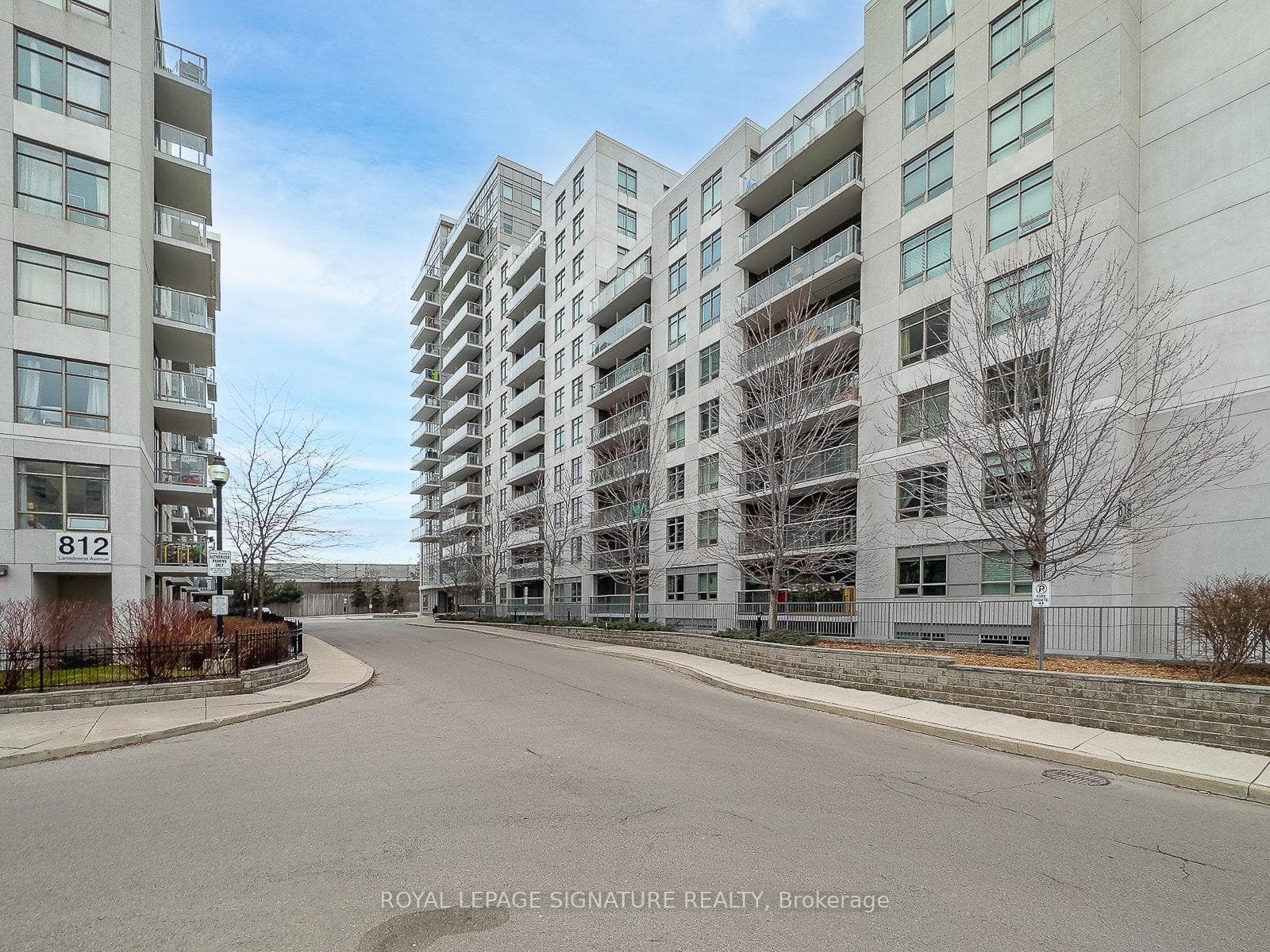 816 Lansdowne Avenue Unit 321 photo 40
