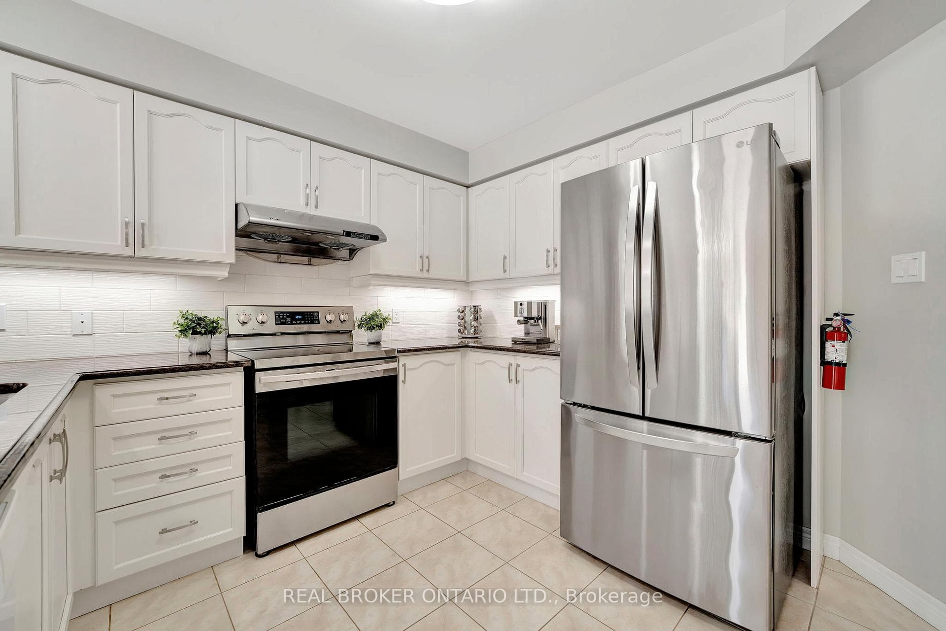 35 Dubrick Crescent photo 12