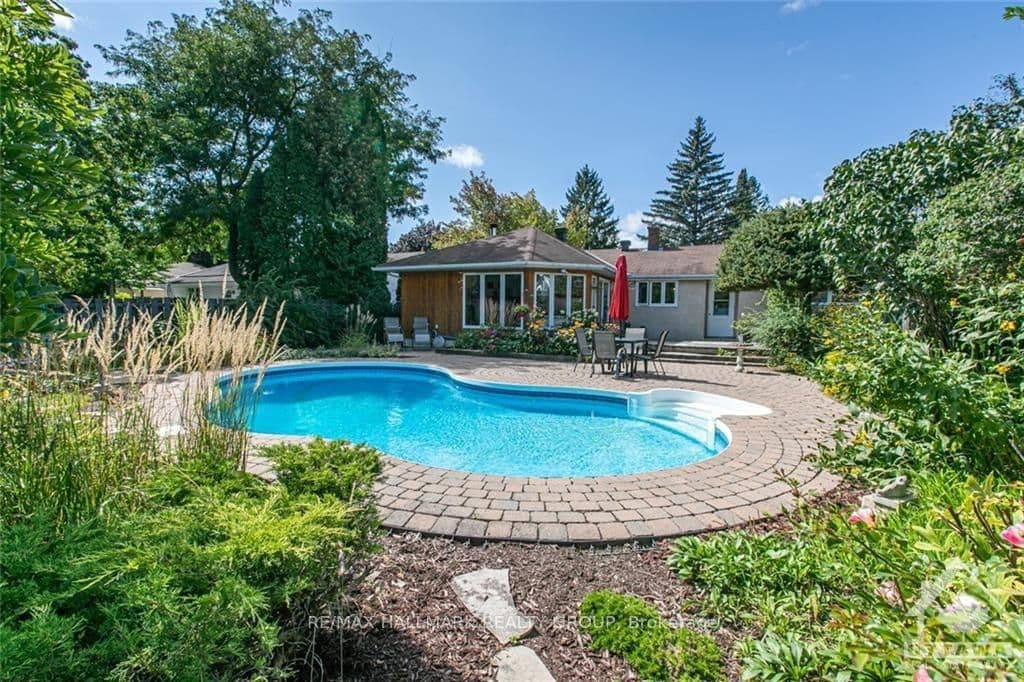 1938 MULBERRY Crescent photo 4