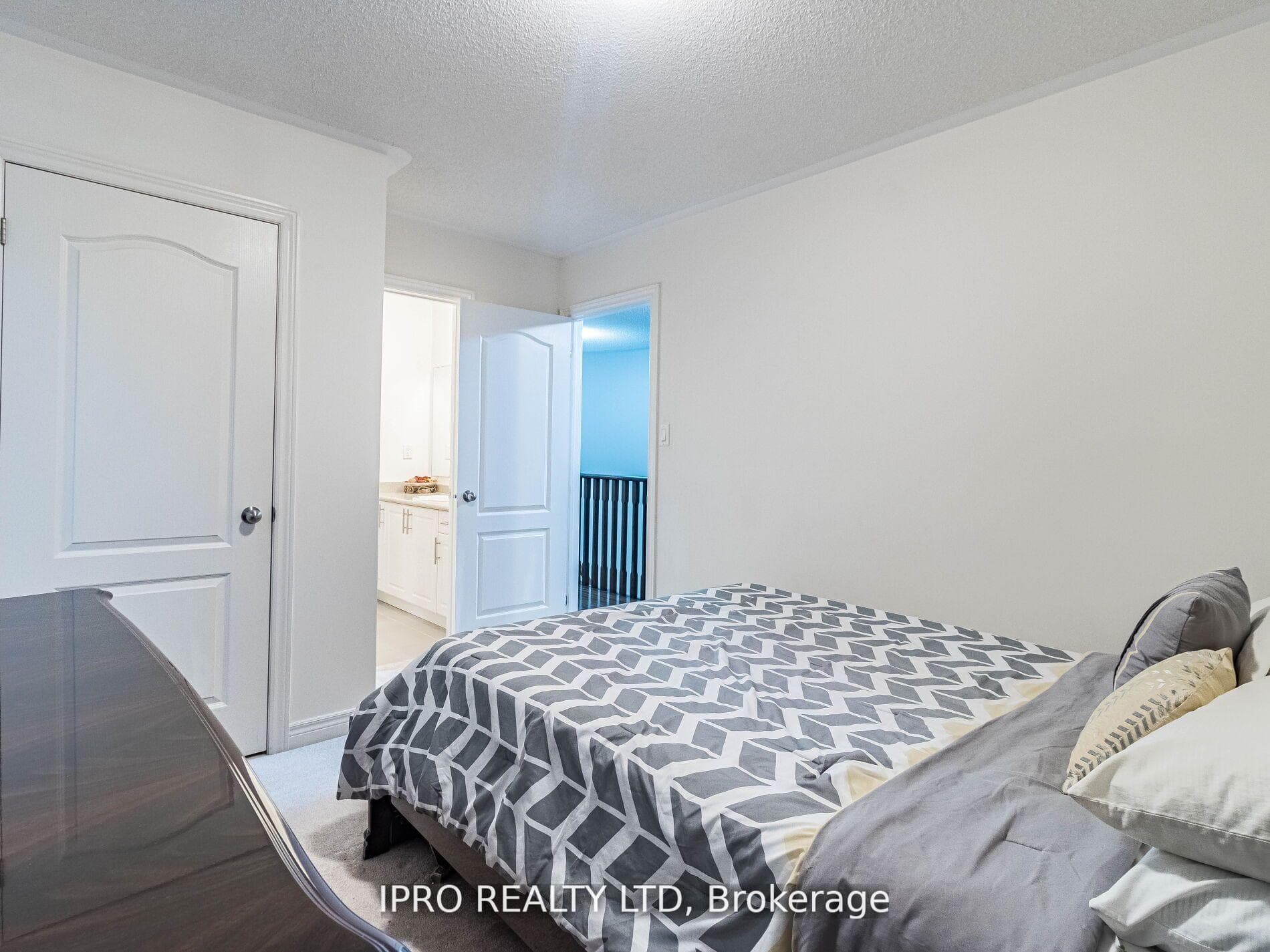 450 Summerlyn Trail photo 34