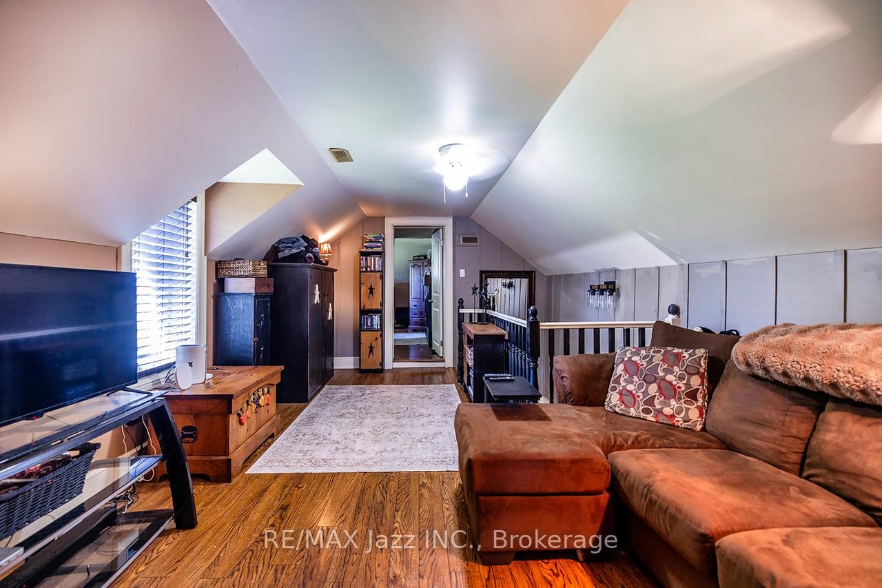 641 Enright Road photo 21
