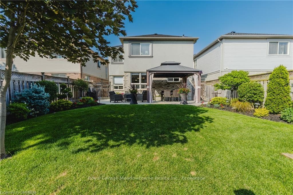 1042 ZIMMERMAN Crescent photo 48