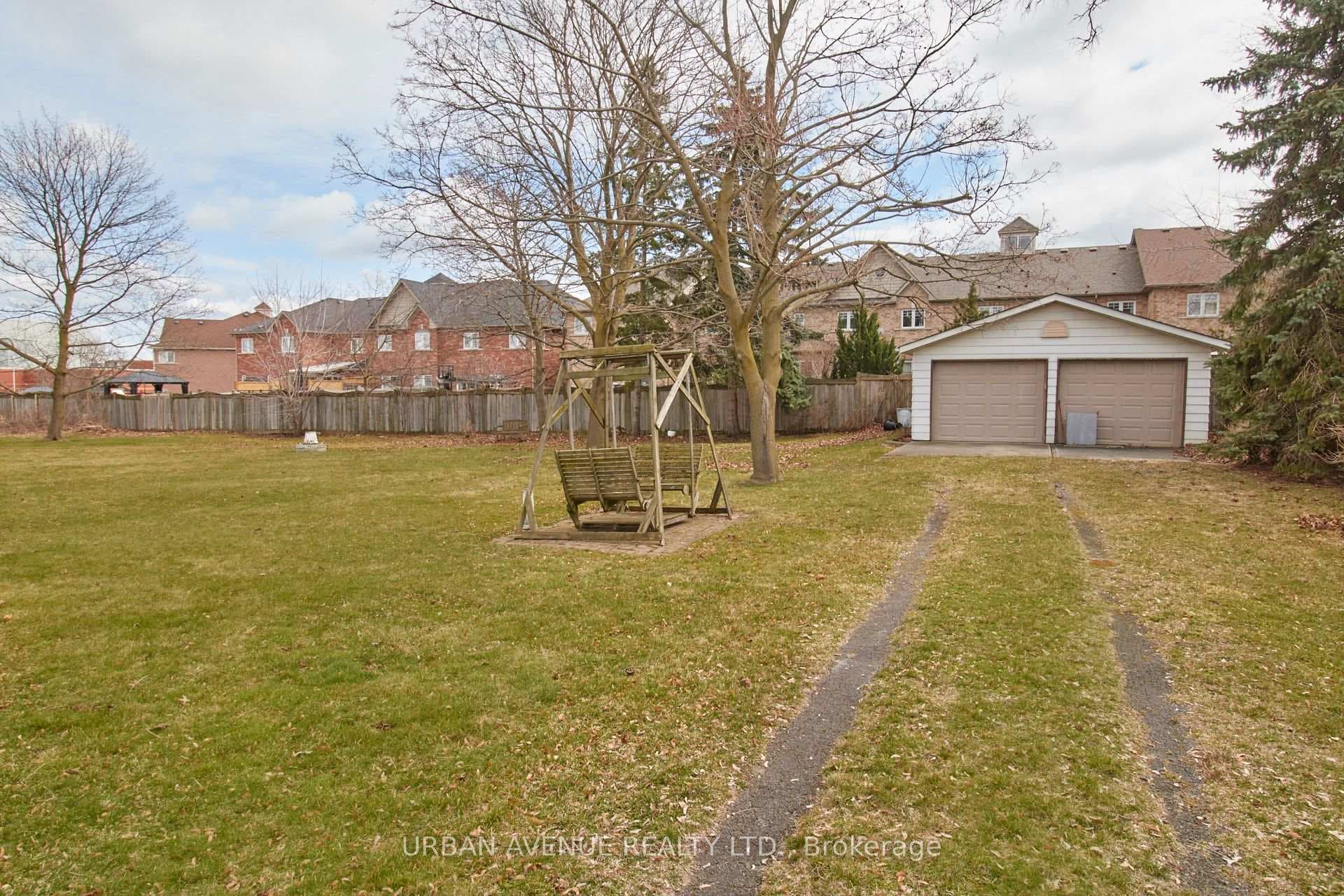 553 Bayly Street photo 27