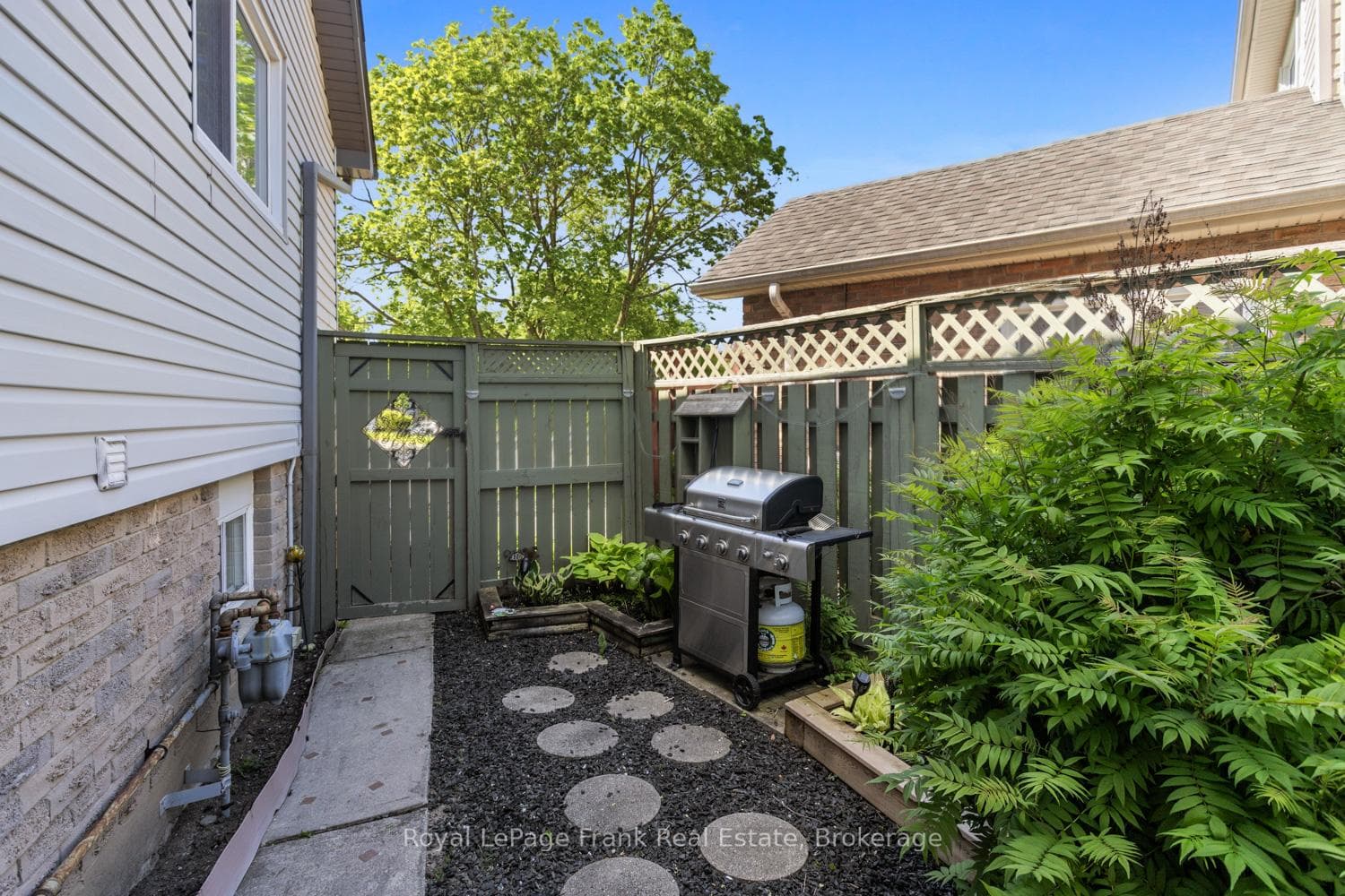 14 Beecroft Court photo 35