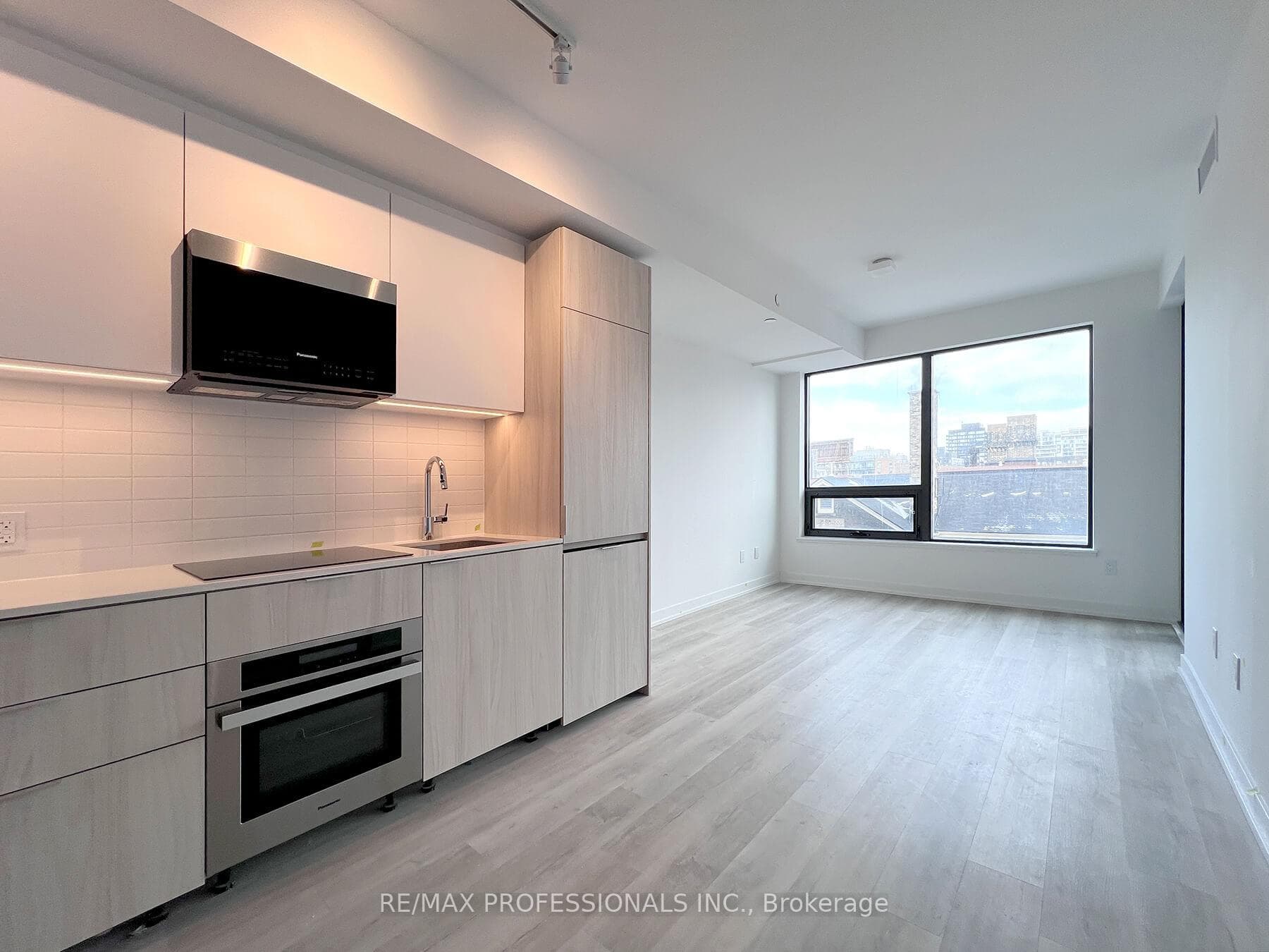 28 Eastern Avenue Unit 411 photo 1