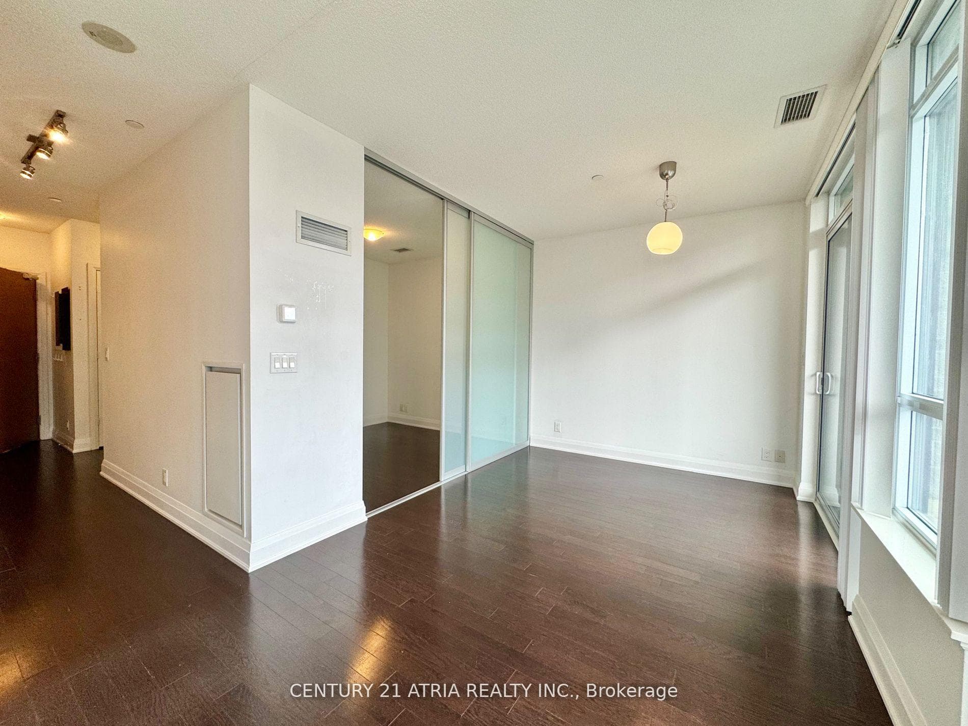 21 Clairtrell Road Unit 320 photo 14