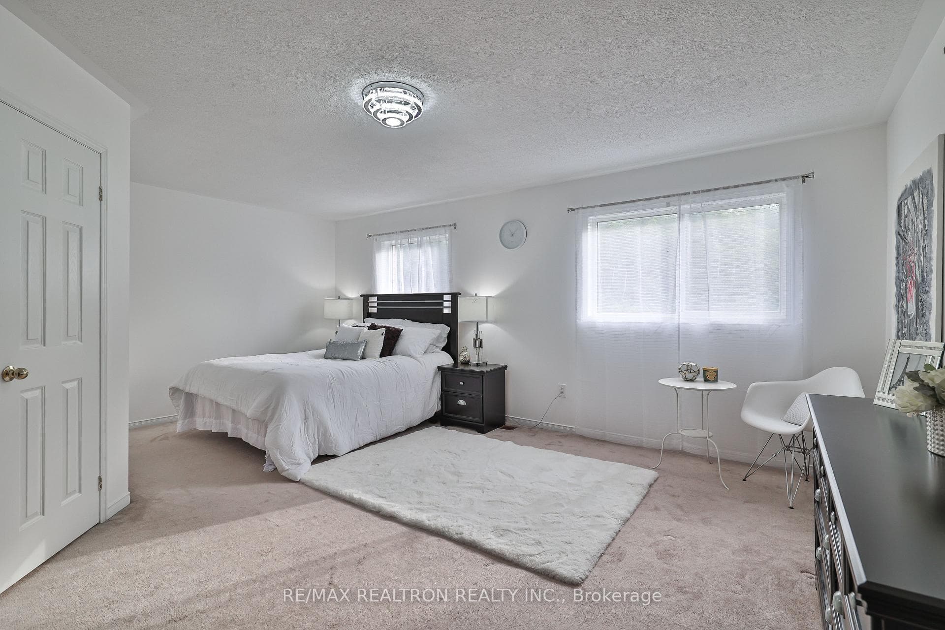 12 Debonair Street photo 19