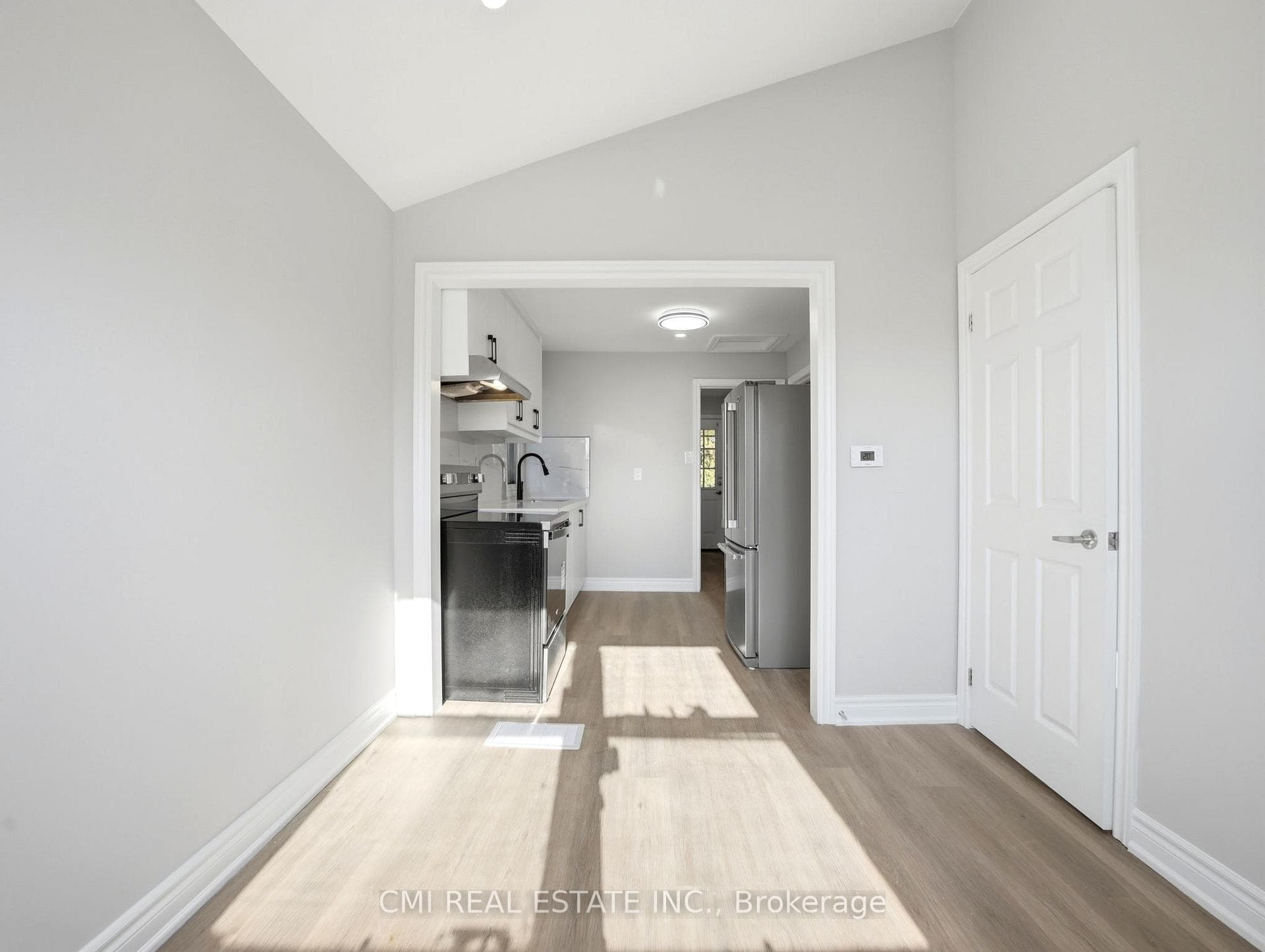 86 Adair Avenue photo 9