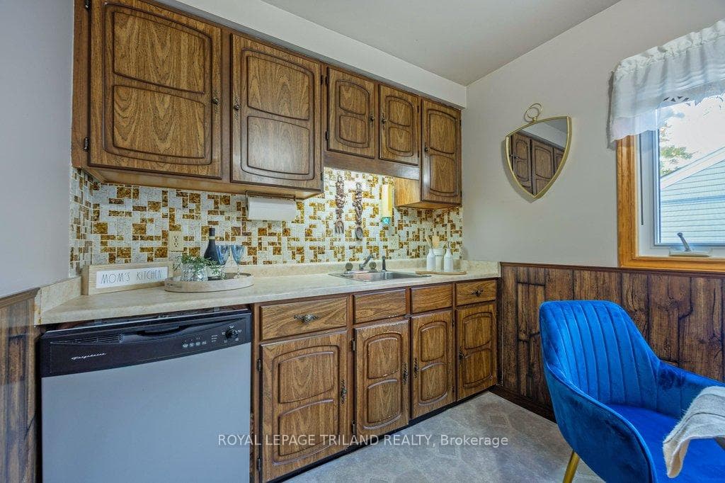 18 PARKSIDE Drive photo 10