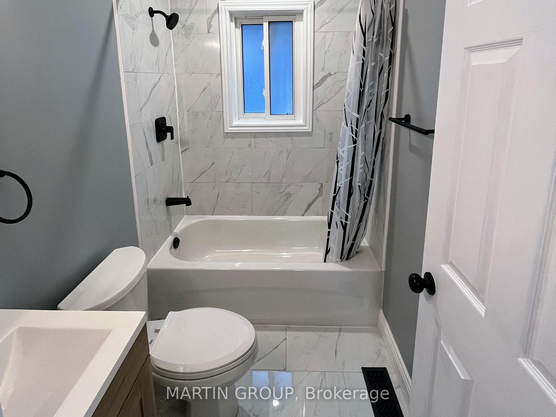 172 Fernwood Crescent Unit Main photo 8