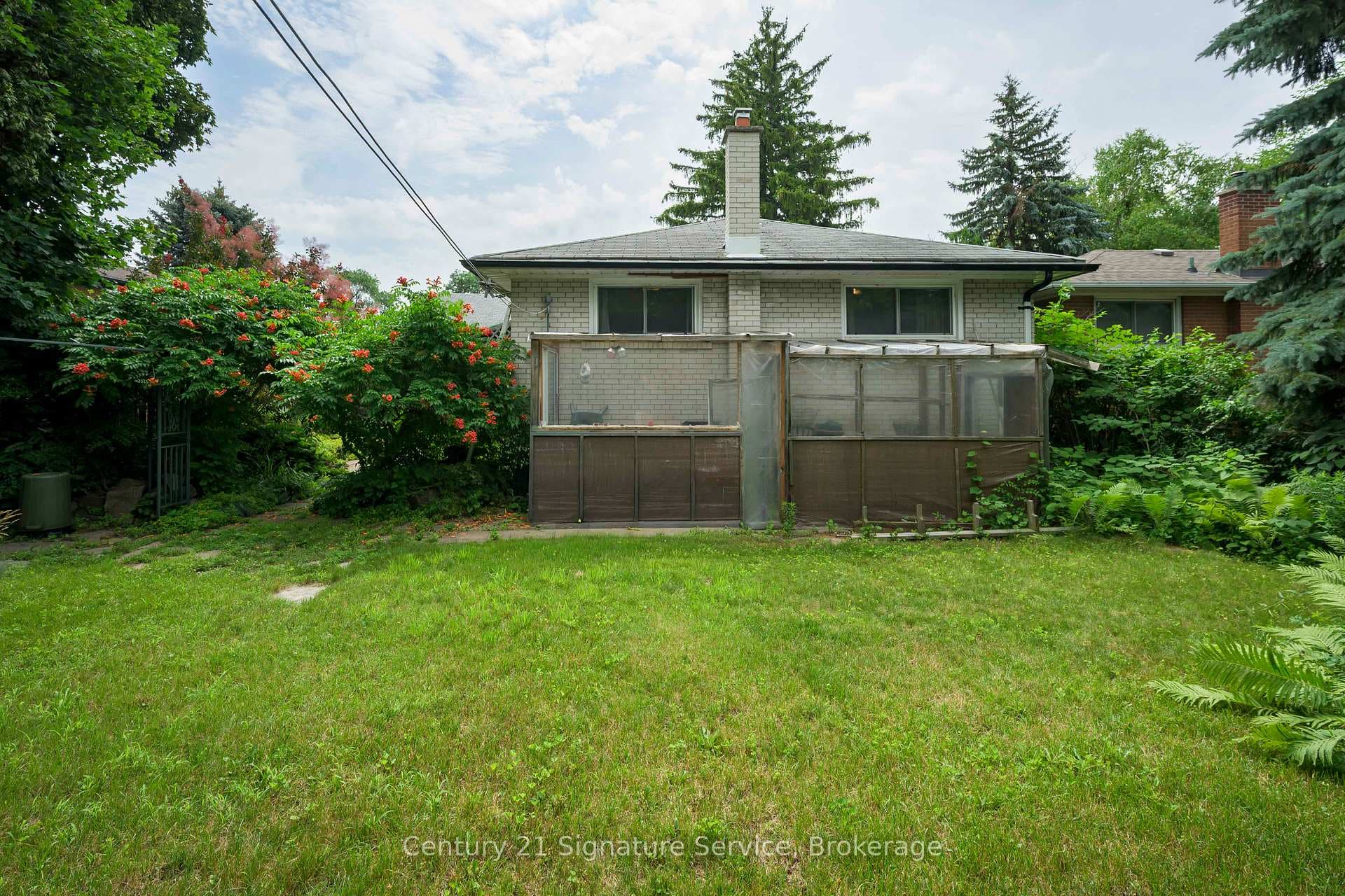 2150 Greenhurst Avenue photo 27