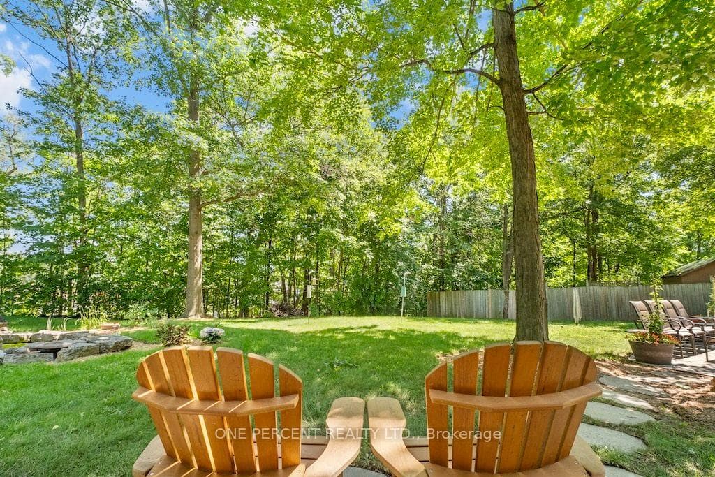 583 Stephens Crescent photo 38